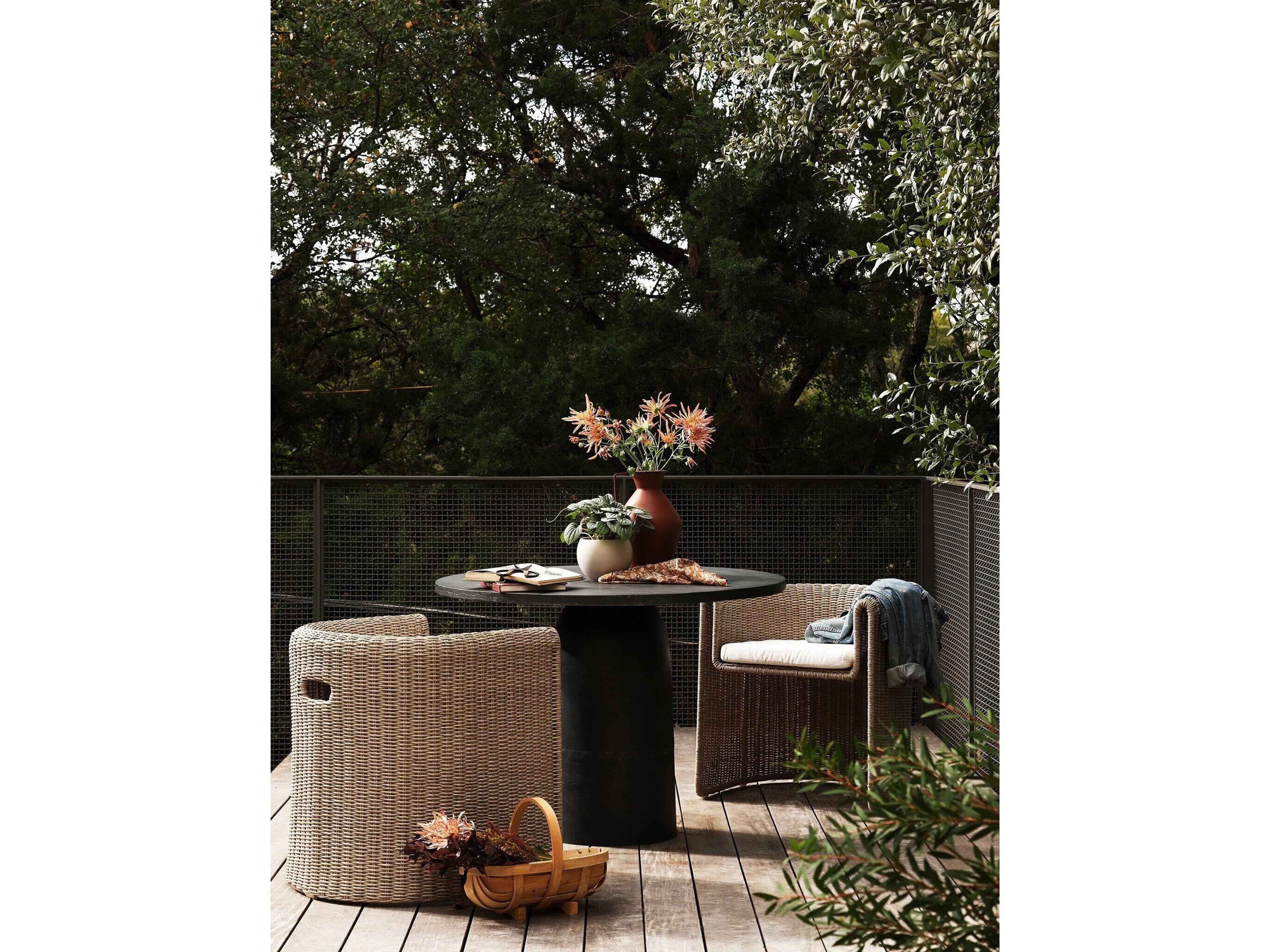 Luxecor Globetrotter Outdoor Aged Grey Round Dining Table