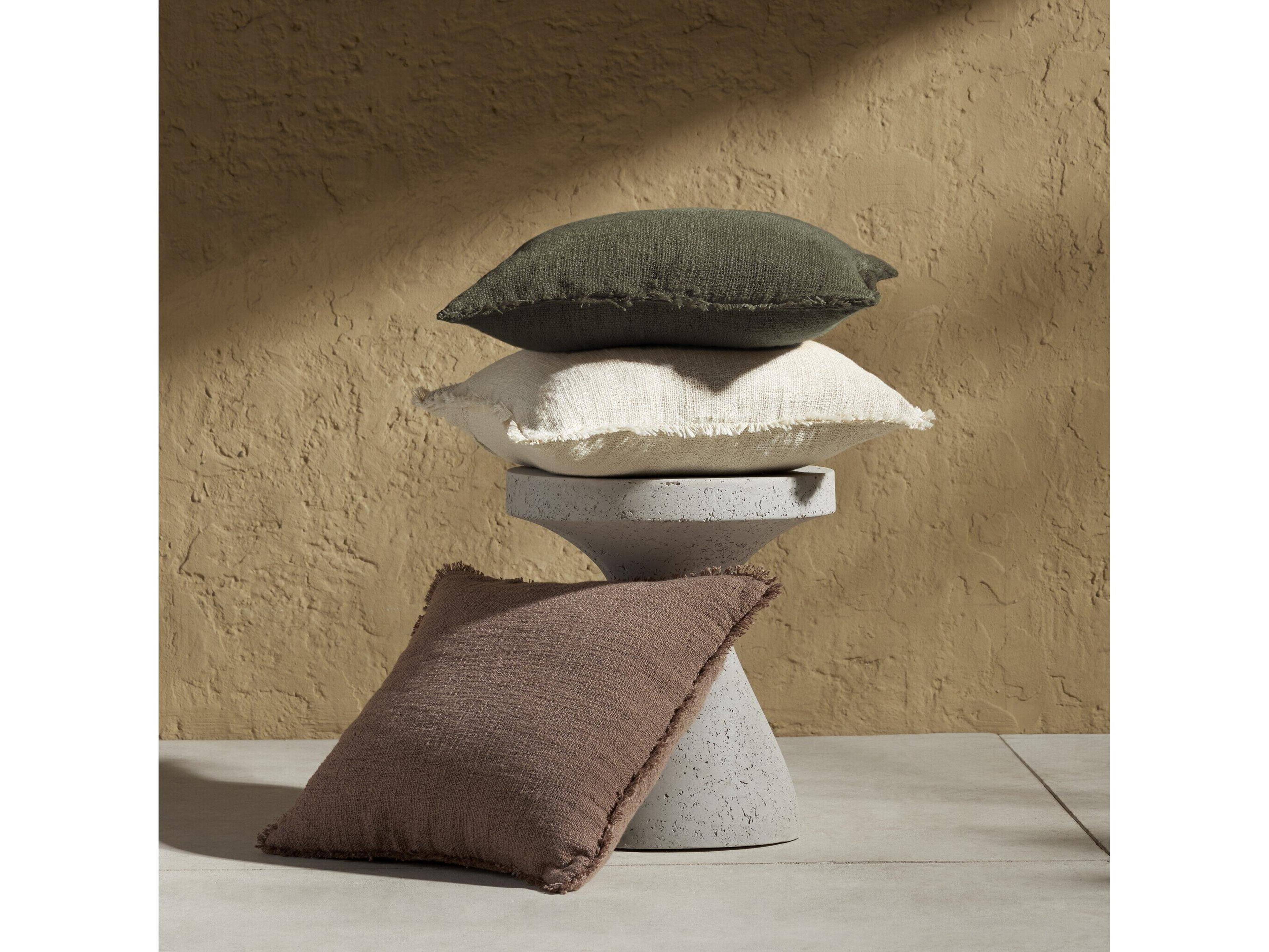 Luxecor Globetrotter Outdoor Textured Olive Pillow