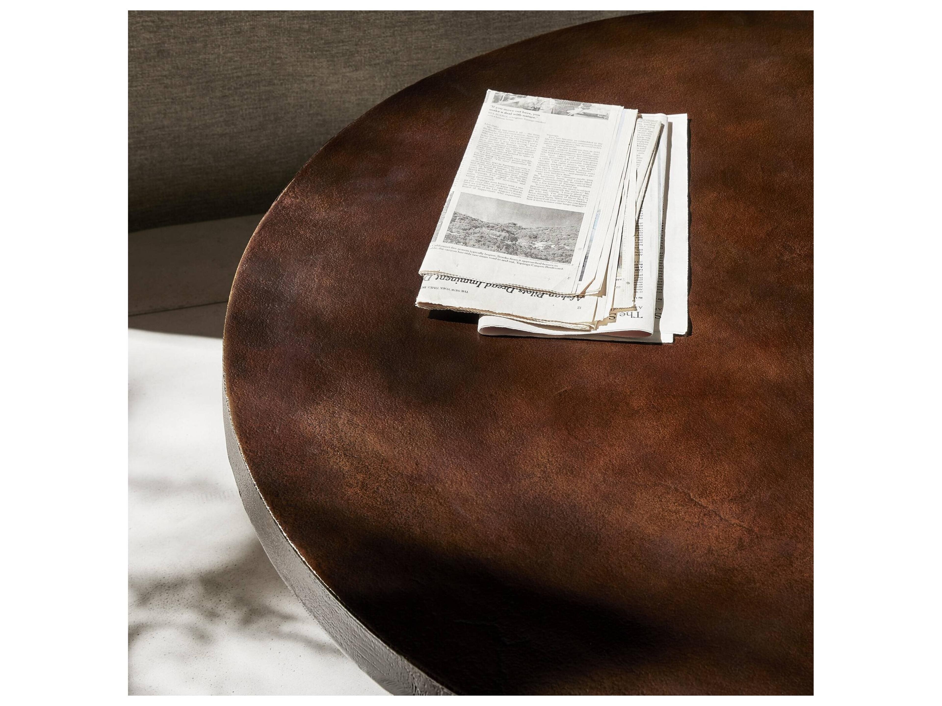 Luxecor Globetrotter Outdoor Antique Rust Aluminum Round Coffee Table