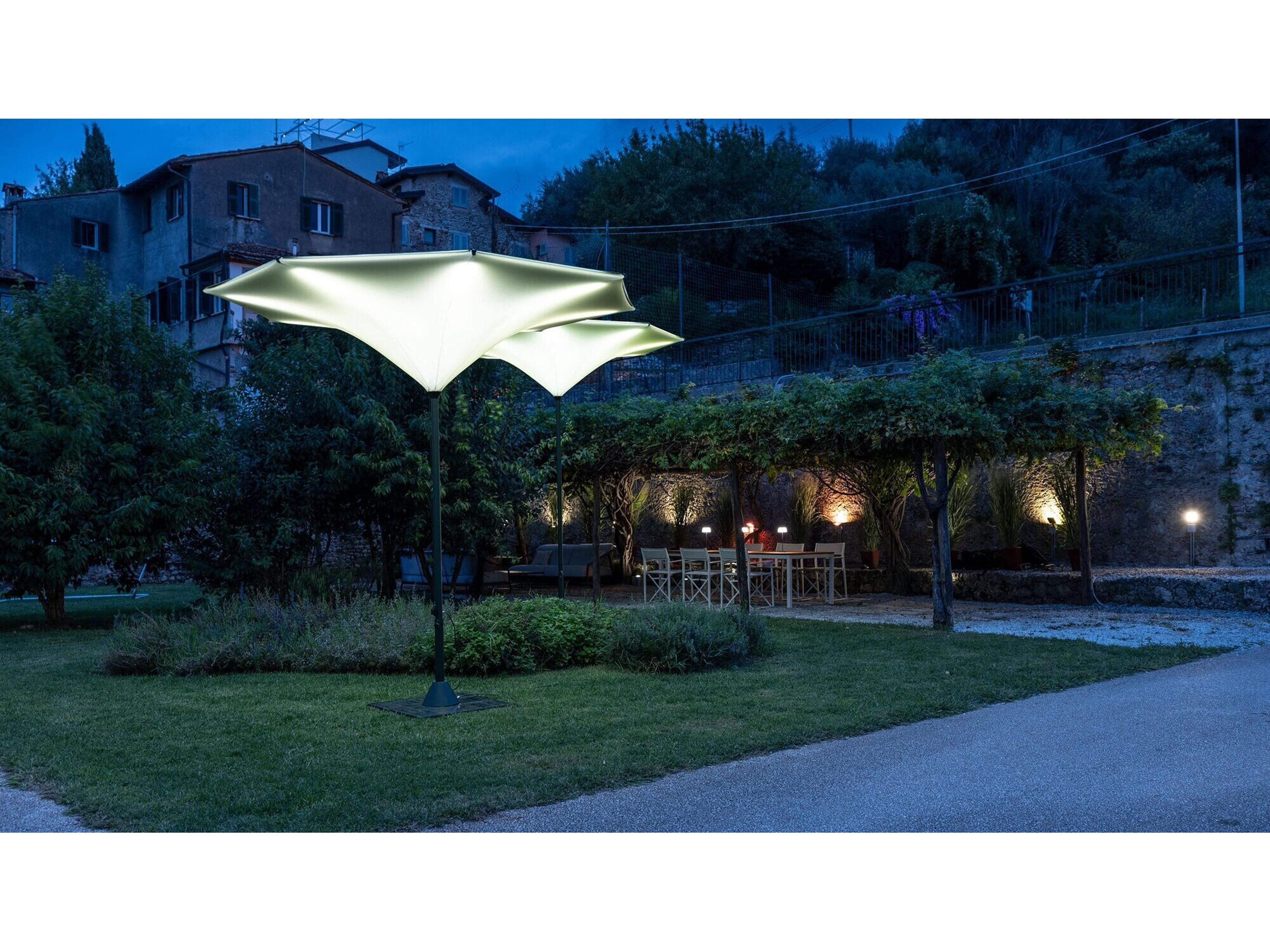 The Plant Aluminum 10 Foot Round Umbrella with White Fabric