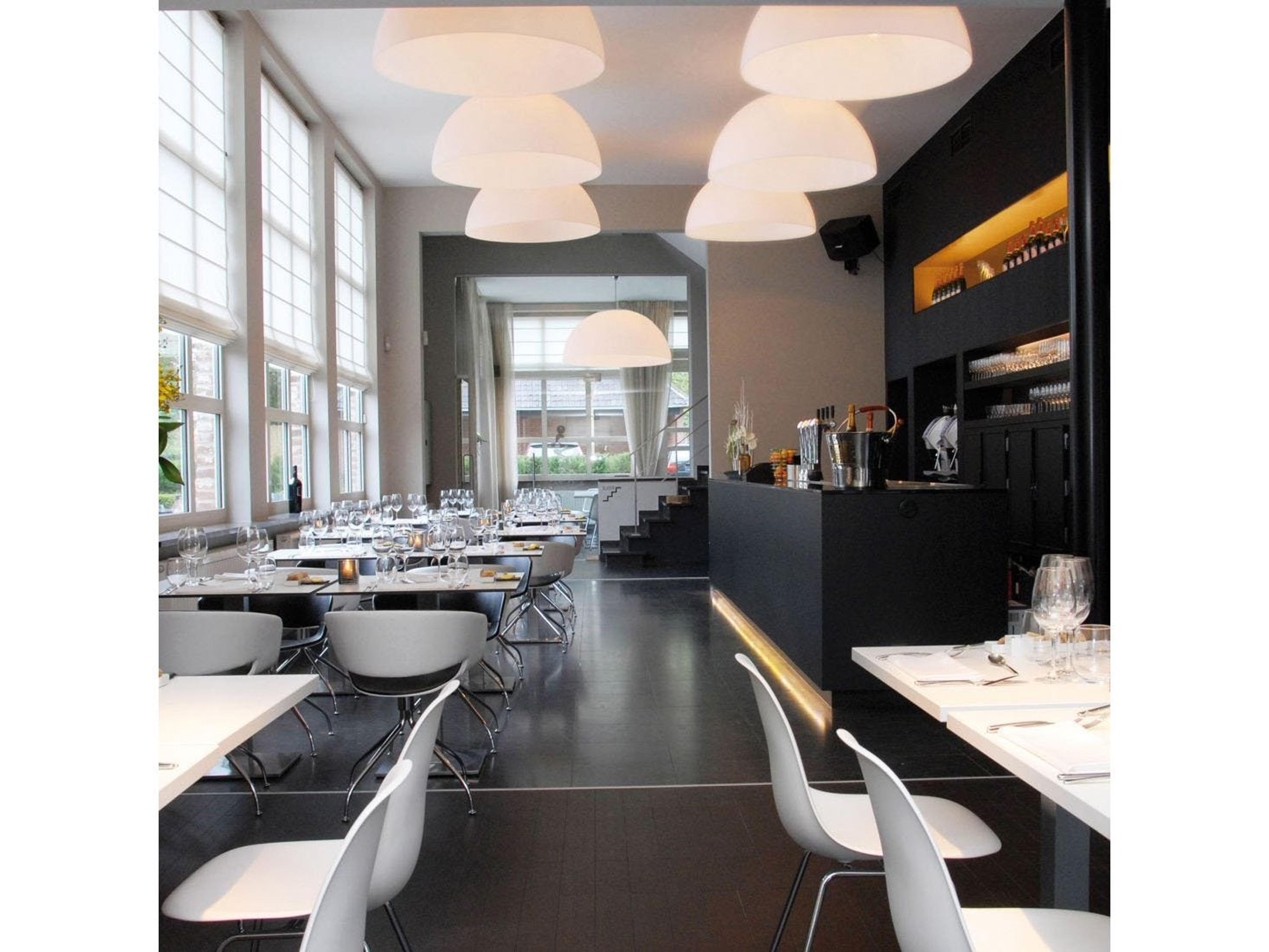 Fontana Arte Avico 3-Light White Dome Round Pendant