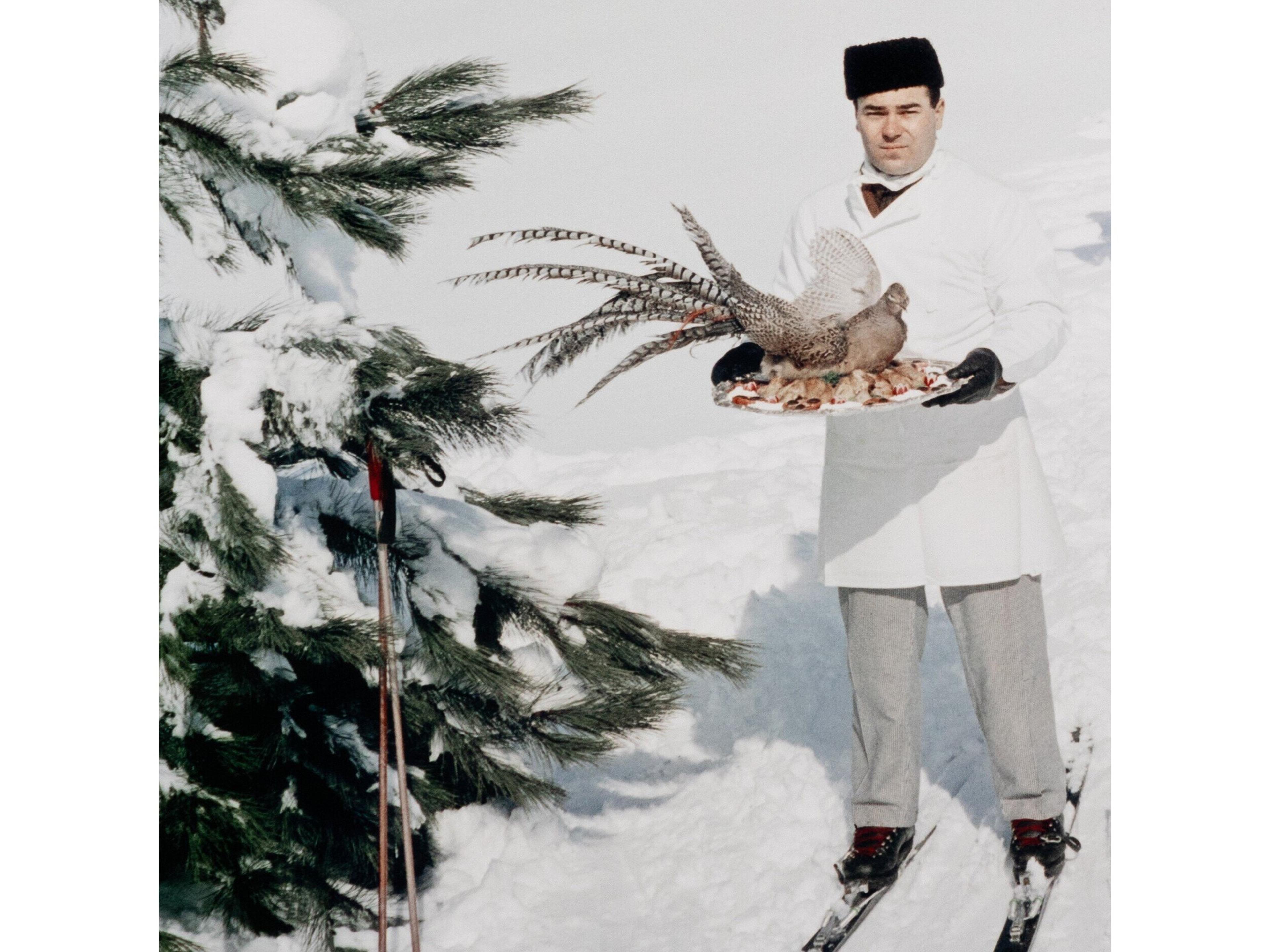 Four Hands Art Studio Skiing Waiters By Slim Aarons Wall Art