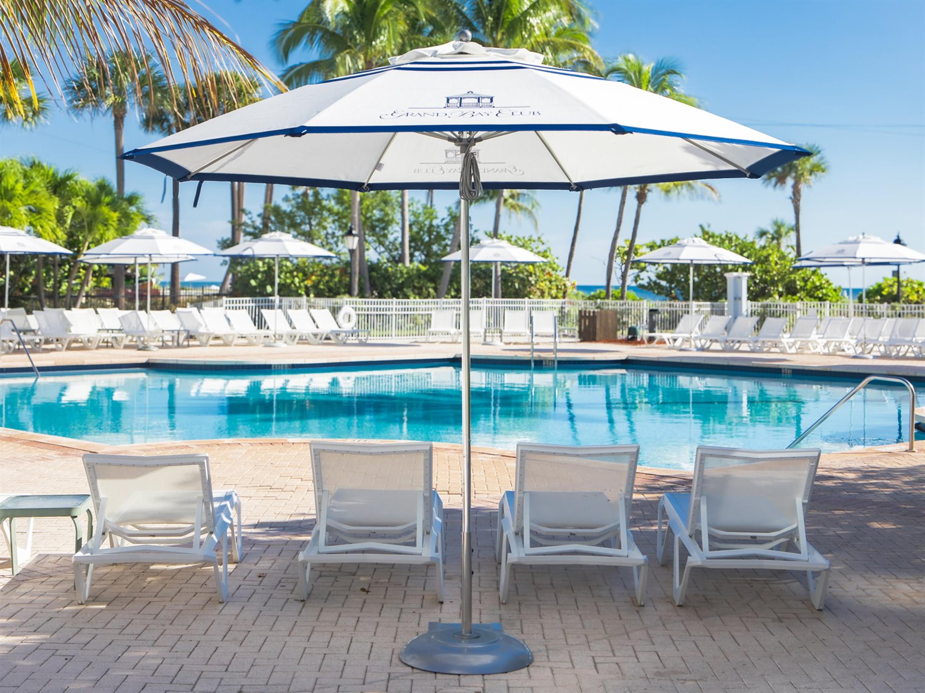 Frankford Outdoor Umbrellas Monterey 7.5ft Pulley Lift Outdoor Umbrella