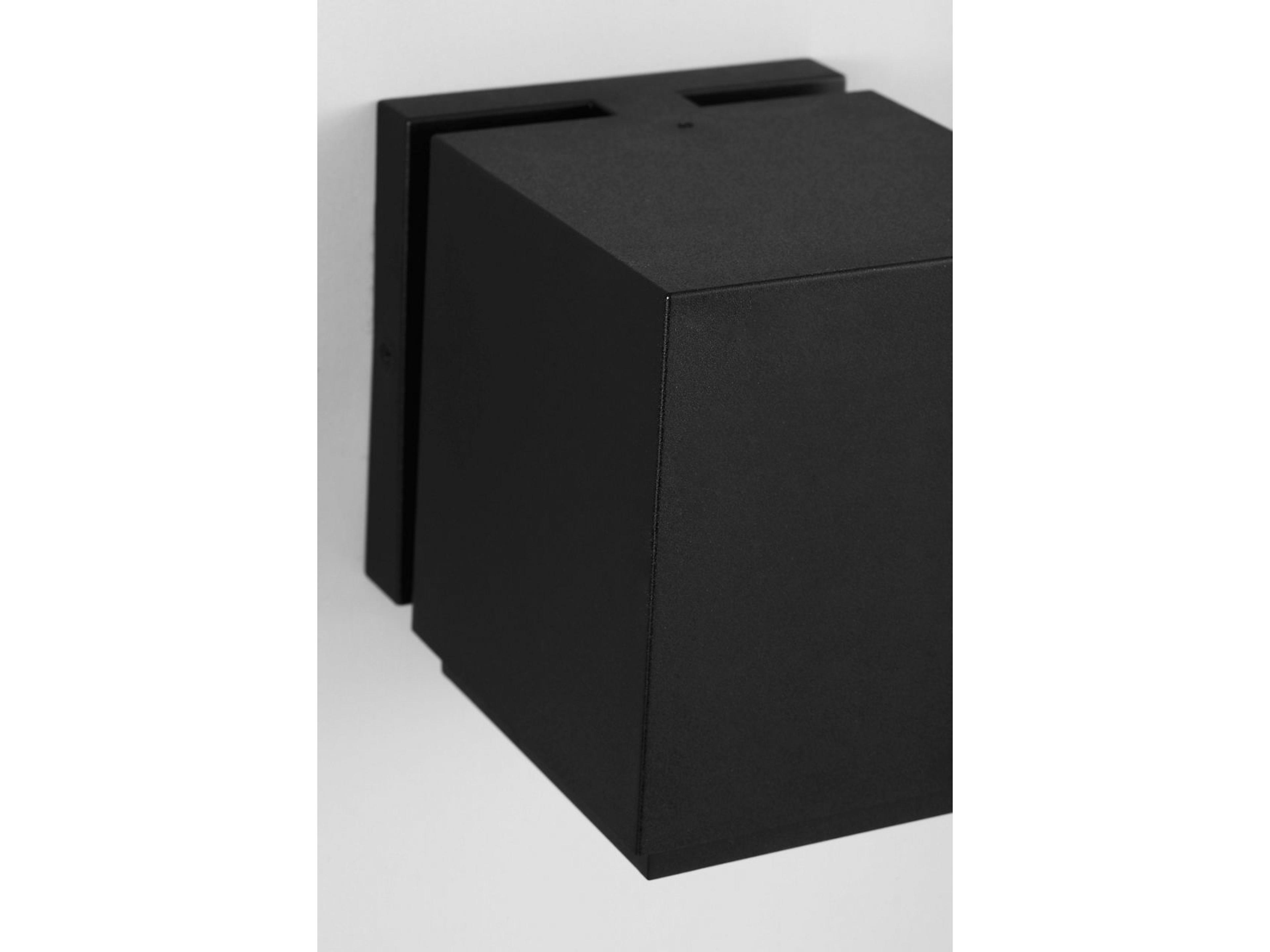 Generation Lighting Huntwick Outdoor Wall Light