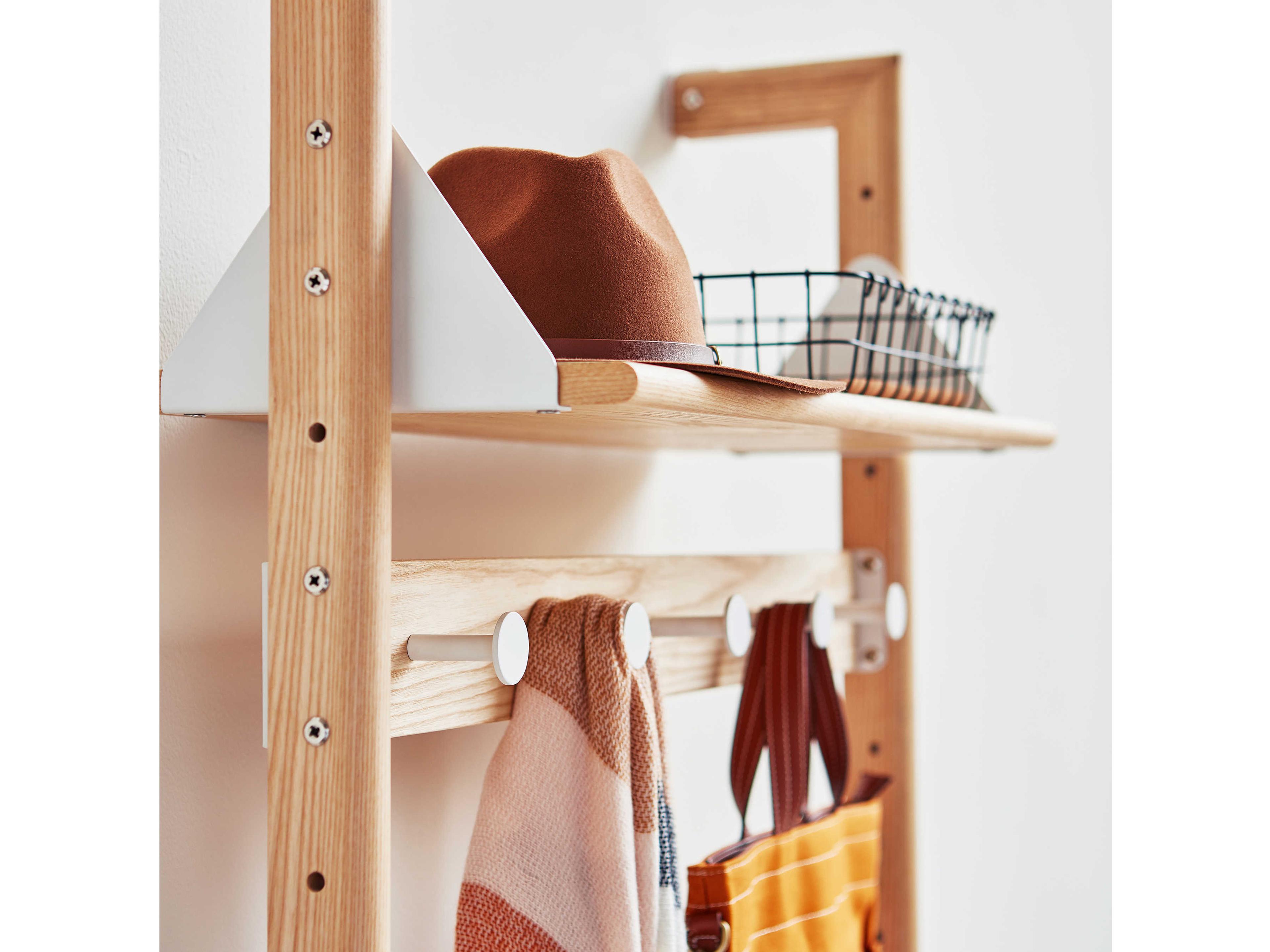 Gus* Modern Branch White Hangbar