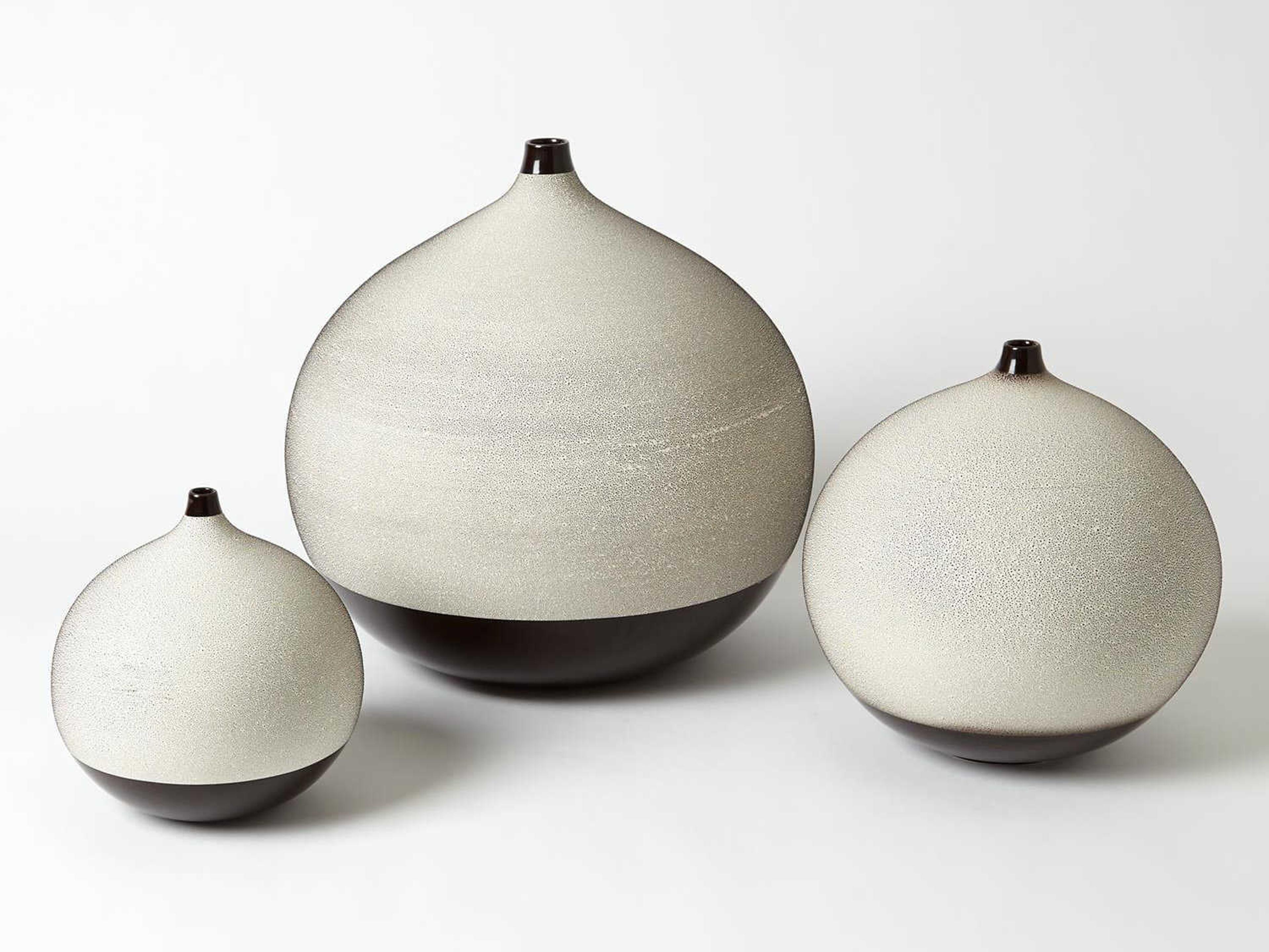 Global Views Pixelated Black / Brown Large Vase