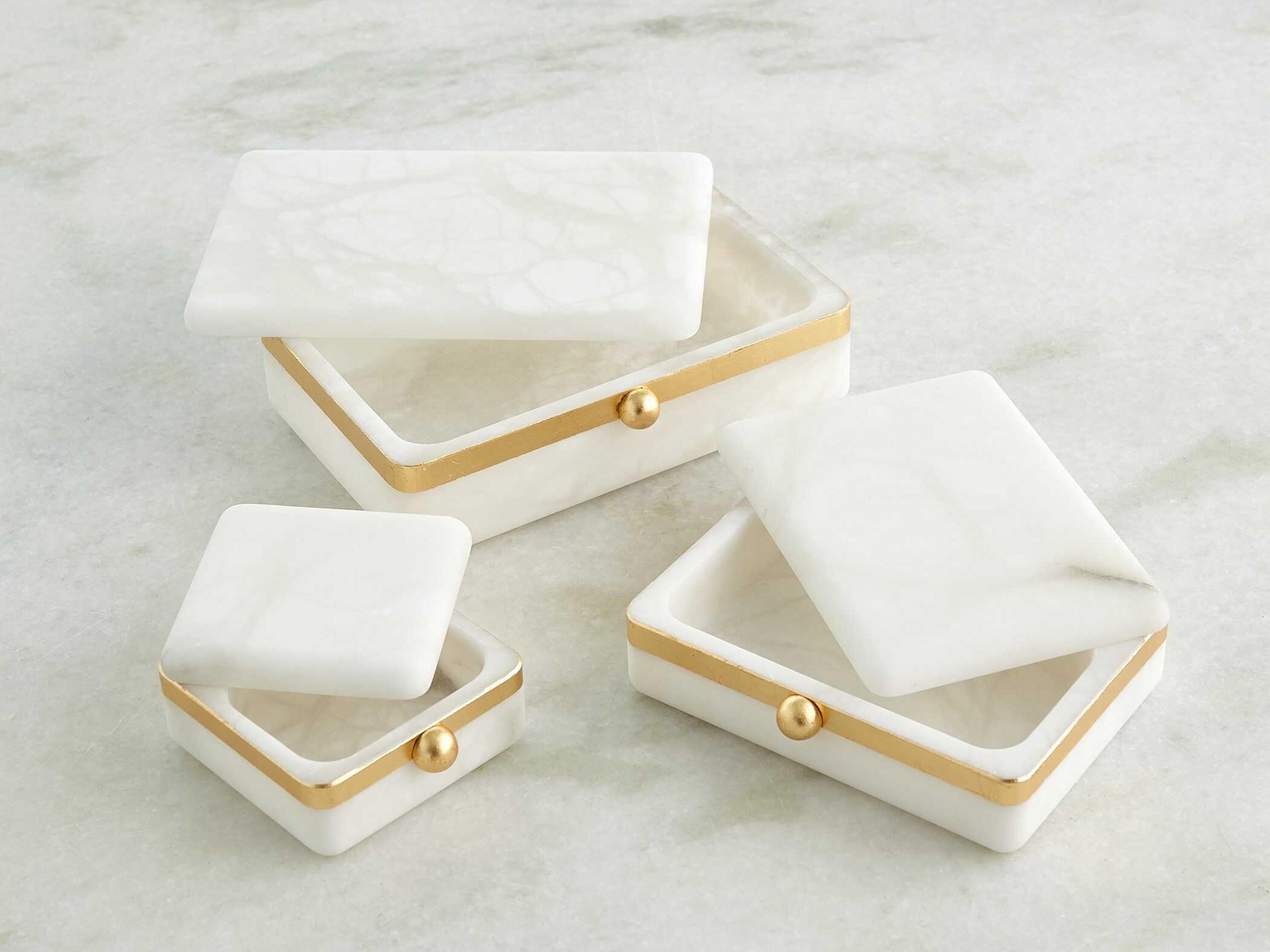 Global Views Alabaster / Gold Band Swivel 7" Box