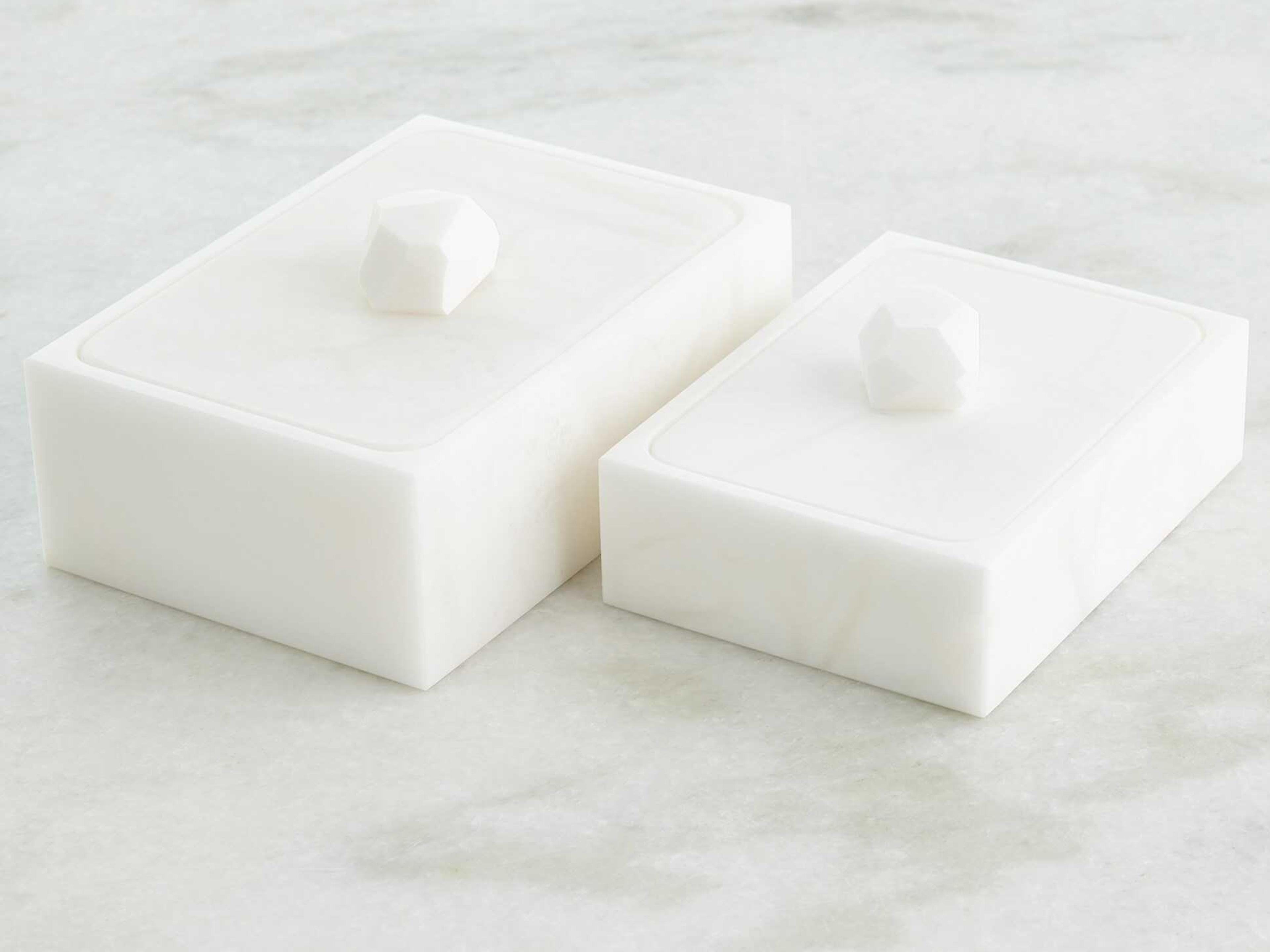 Global Views Facet White 8" Knob Box