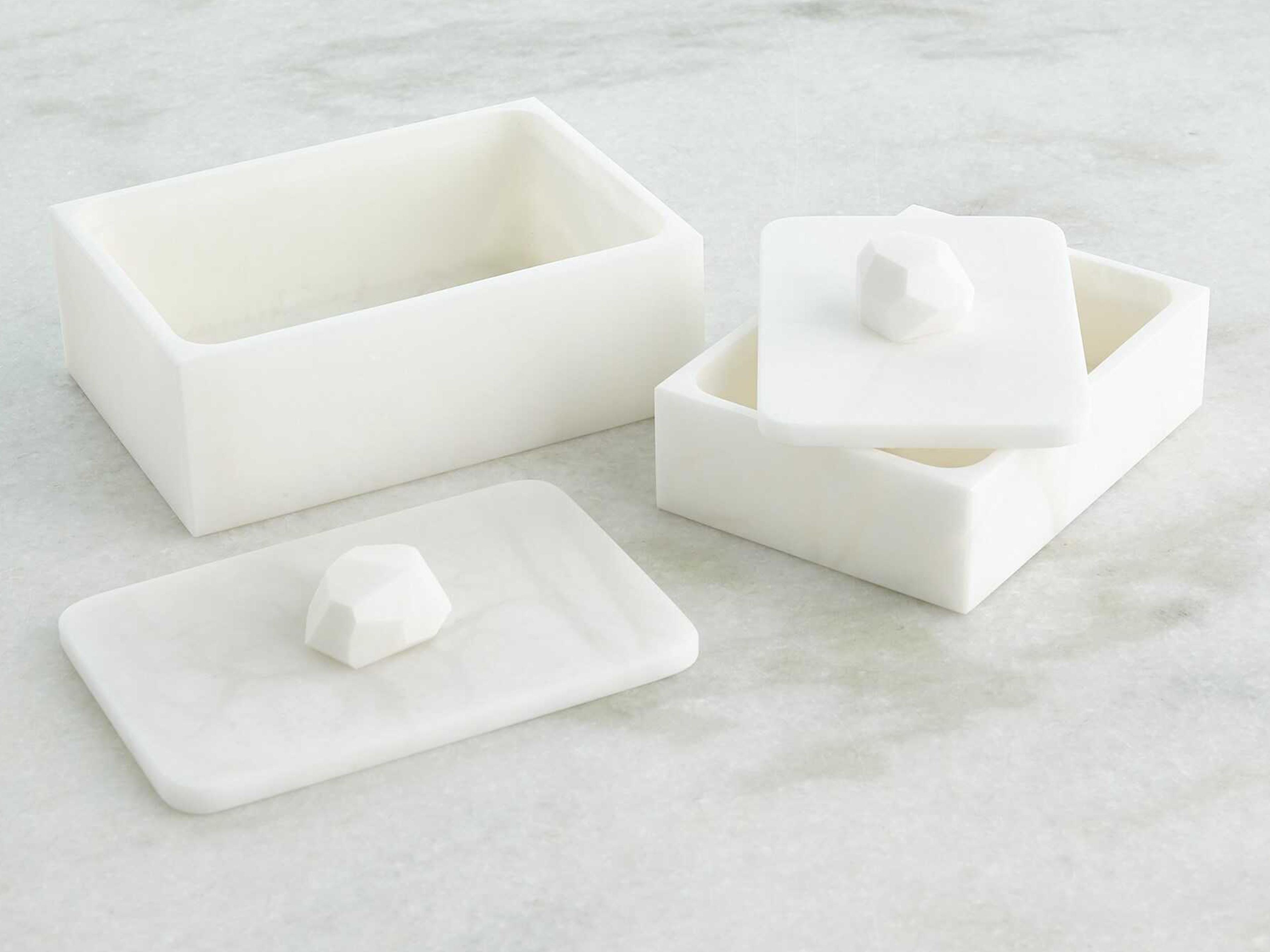 Global Views Facet White 8" Knob Box