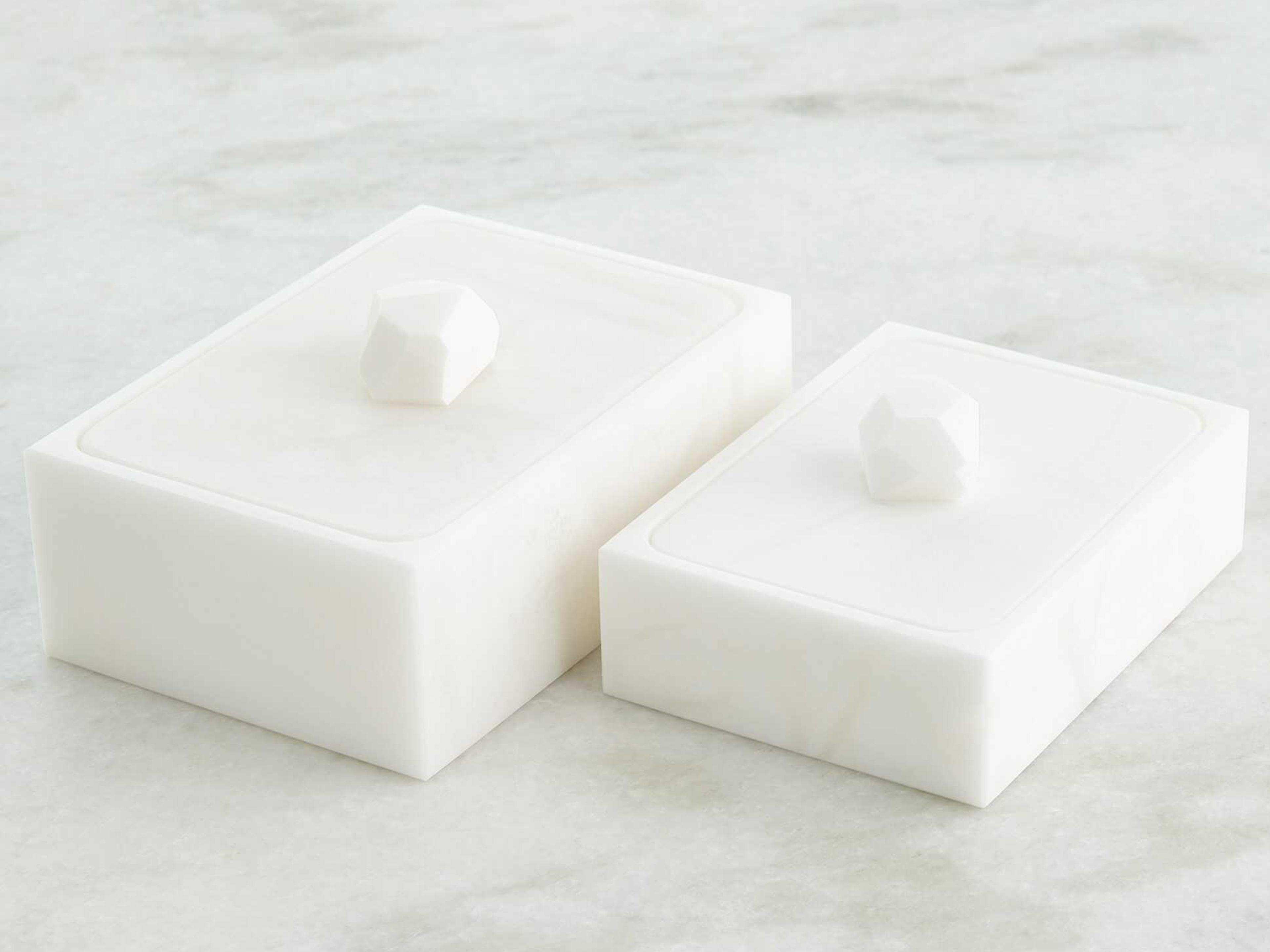 Global Views Facet White 7" Knob Box