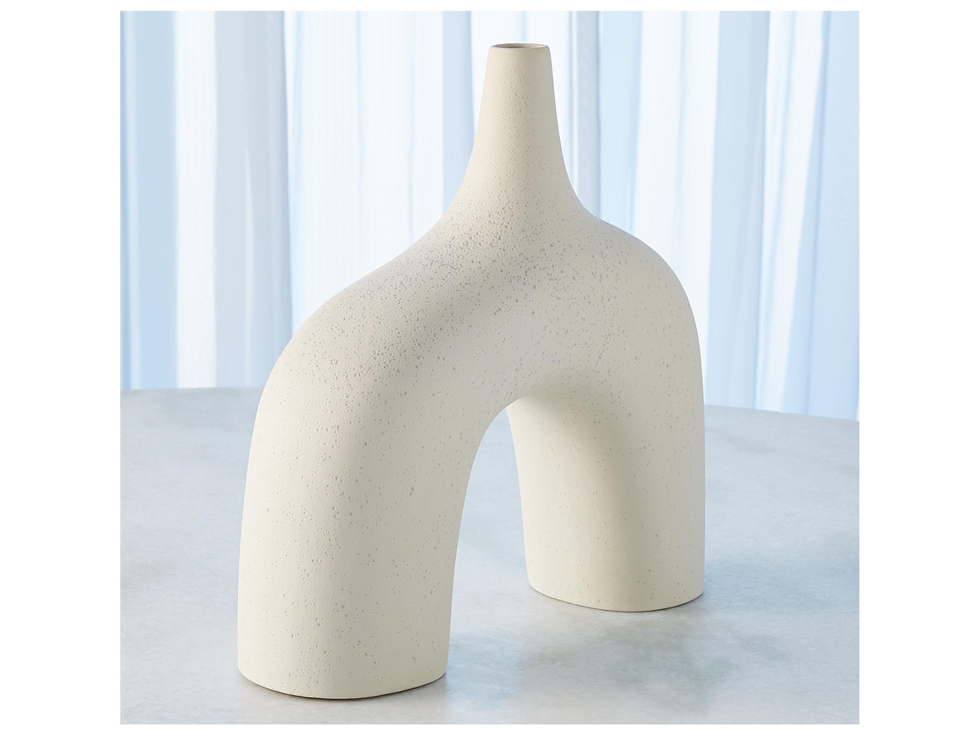 Global Views Stretch Vase