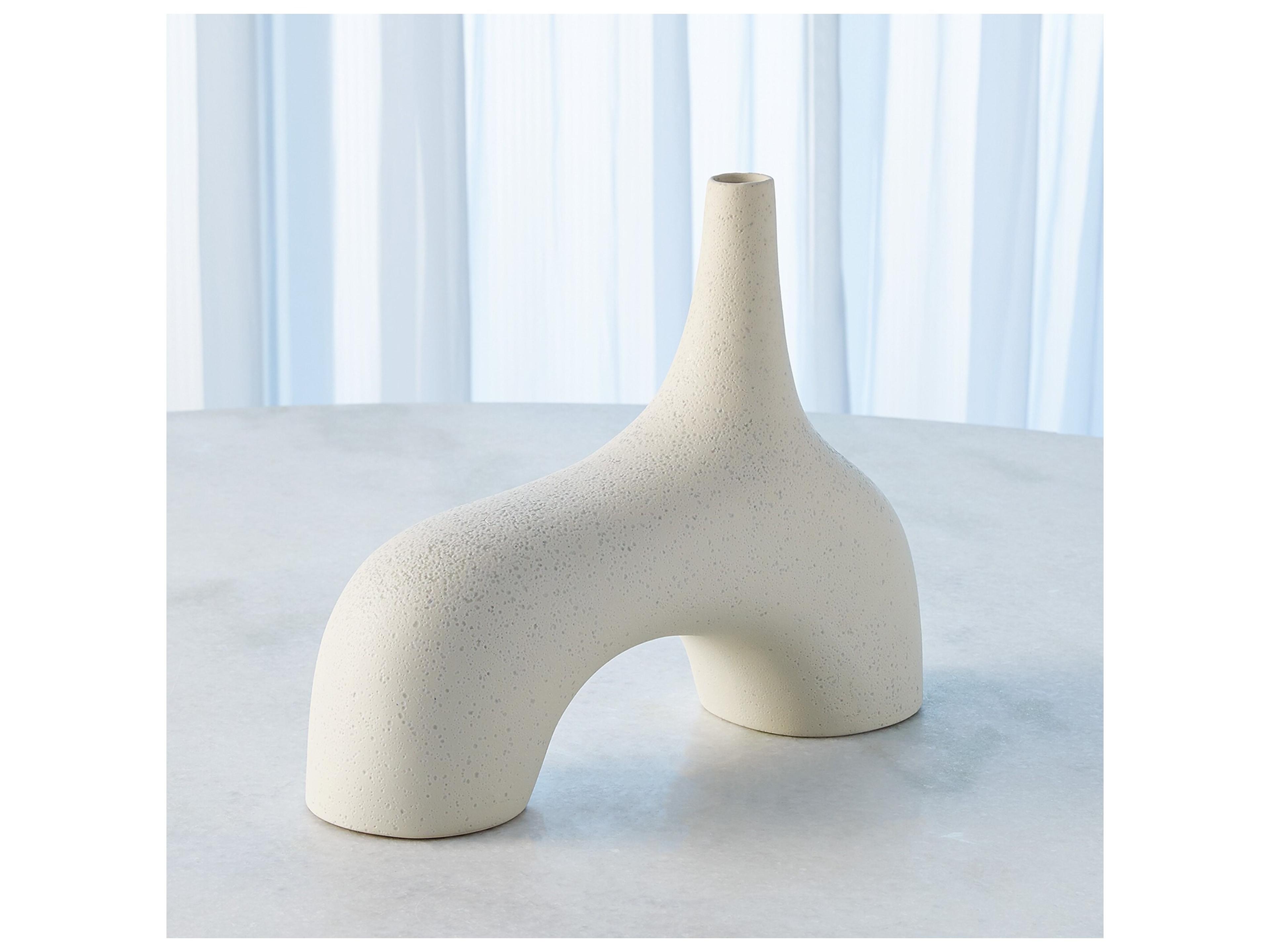 Global Views Stretch Vase