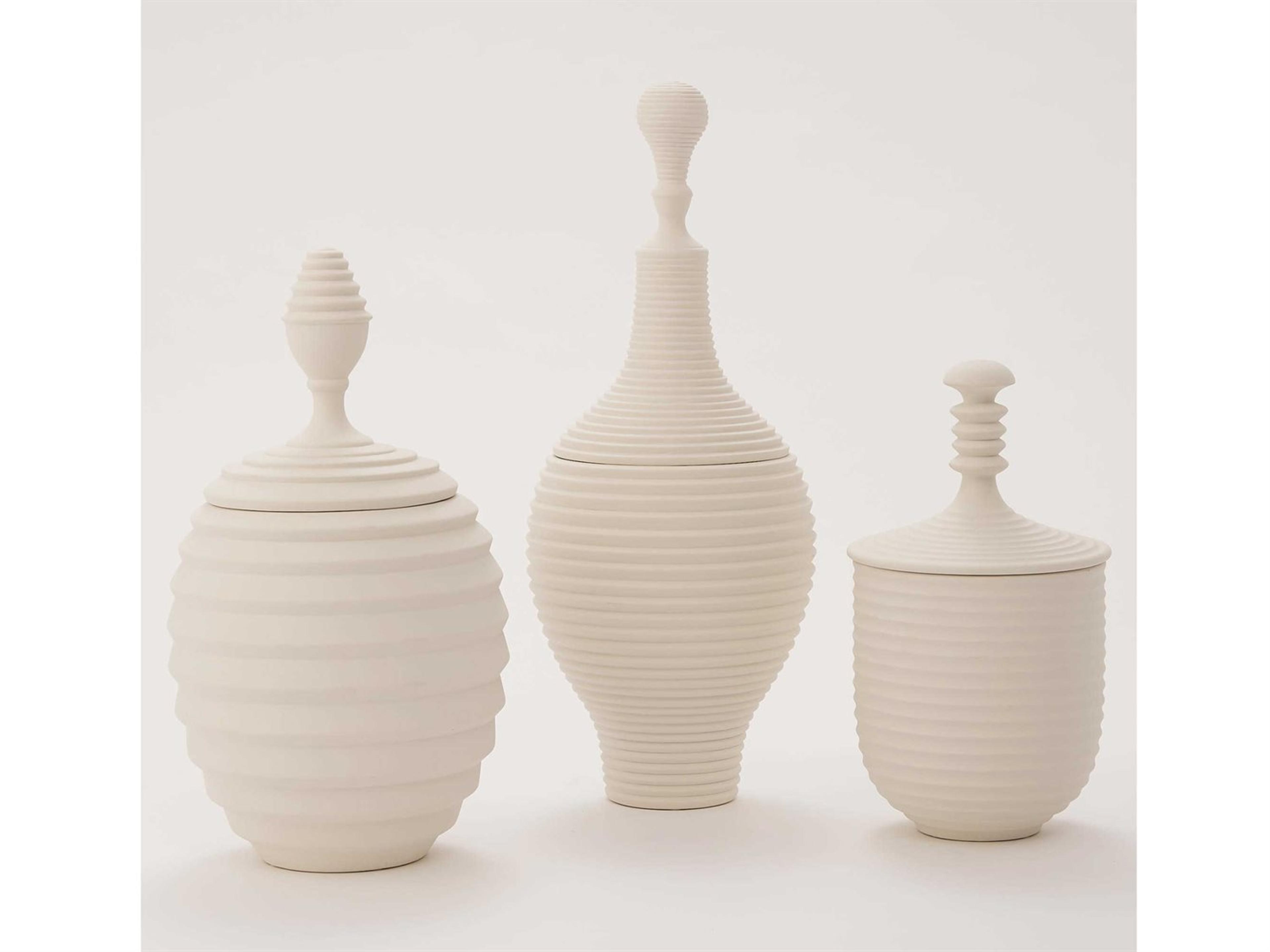 Global Views Orion White Medium Urn