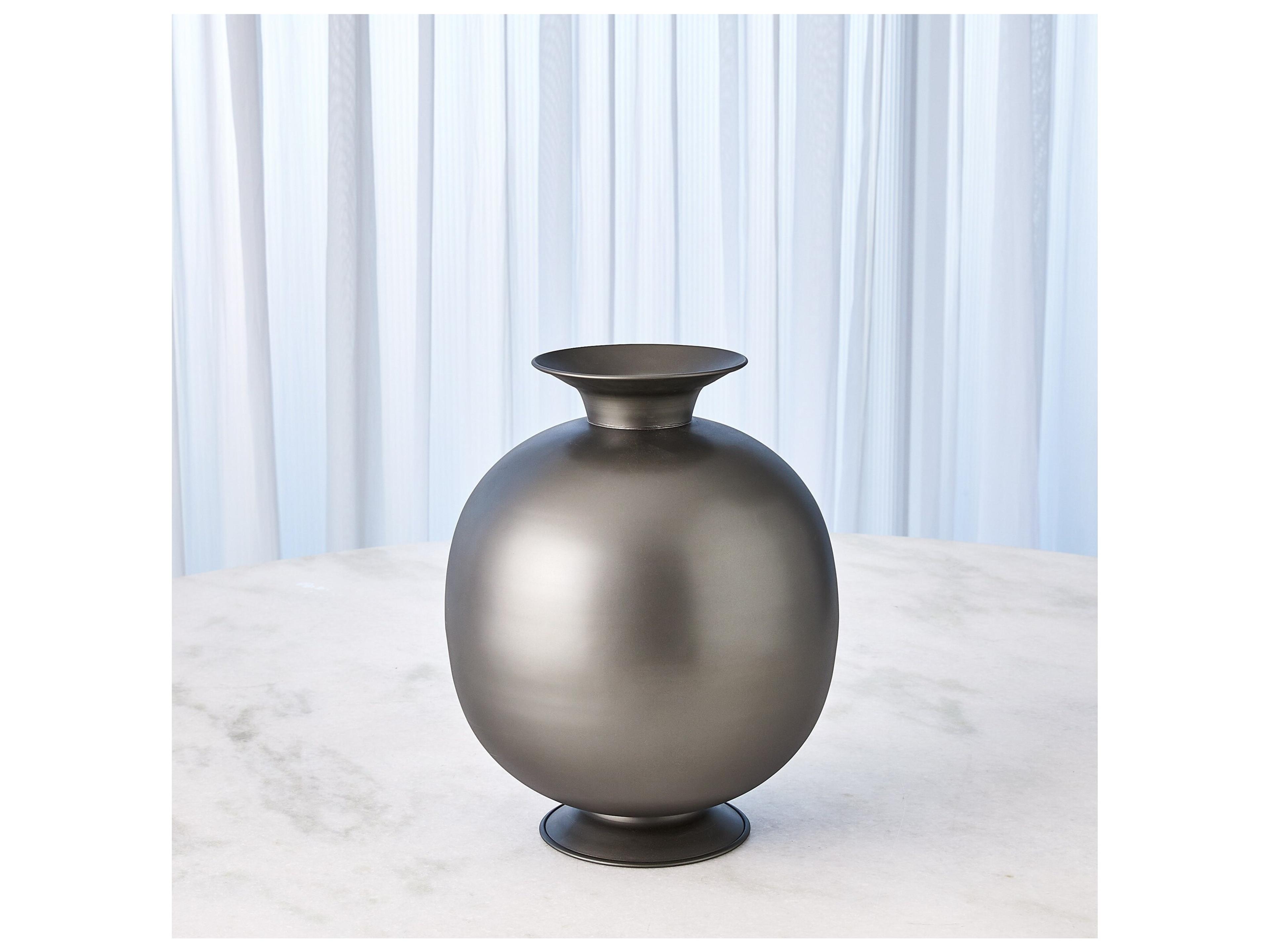 Global Views Vase