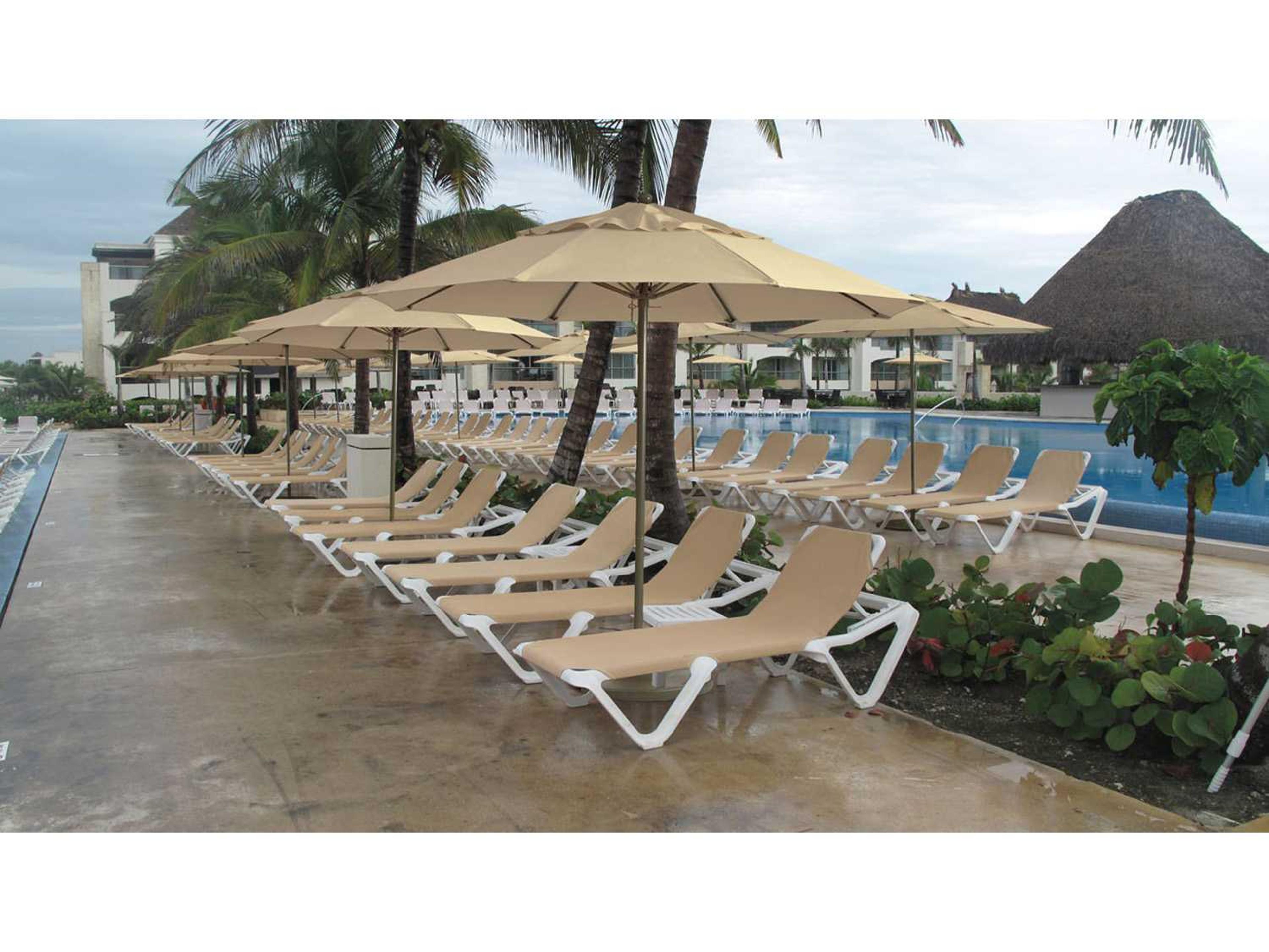 Grosfillex Windmaster Aluminum 9 Foot Round Fiberglass Outdoor Patio Umbrella in Khaki