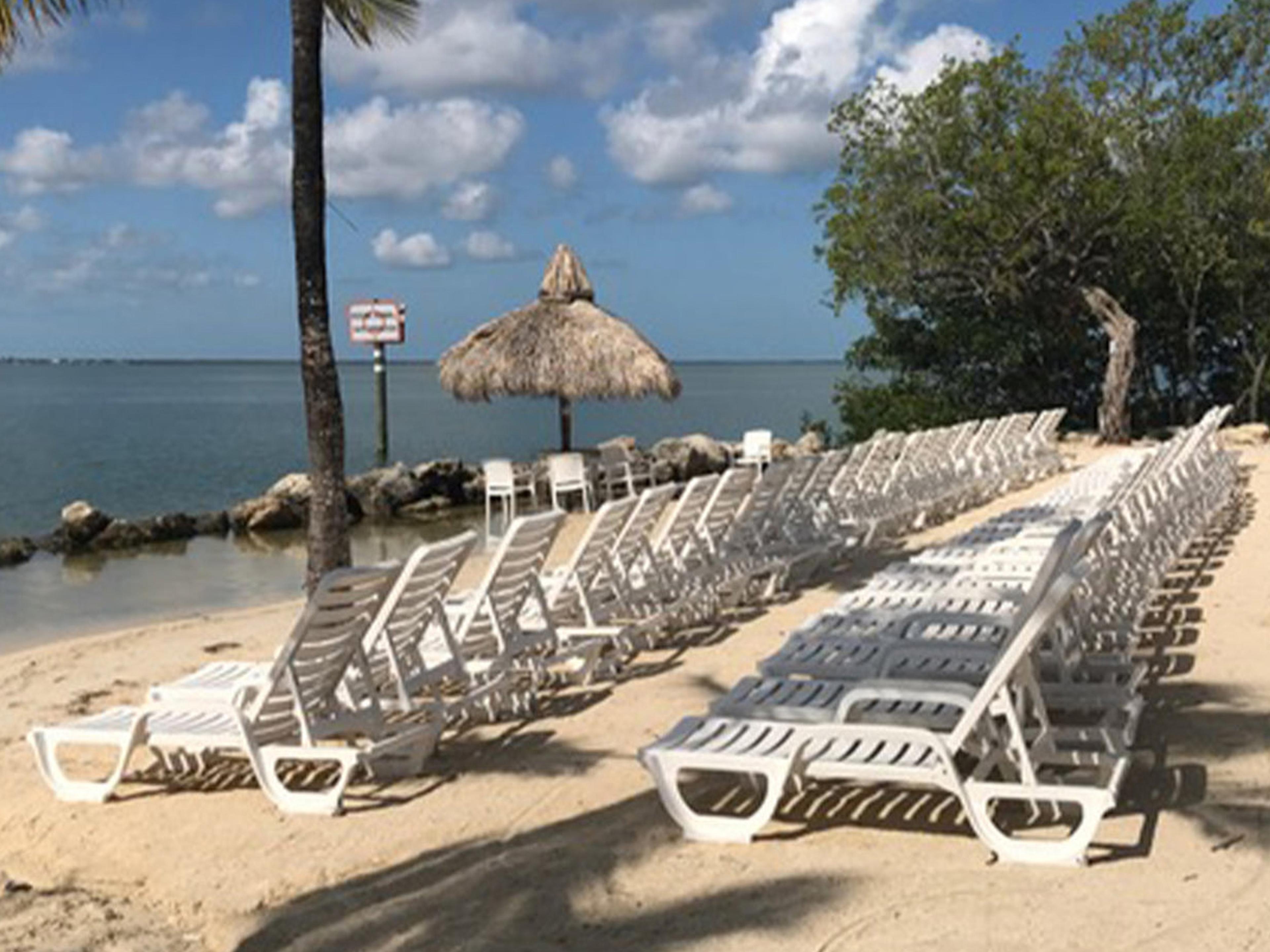 Grosfillex Bahia Resin Patio Lounge Set