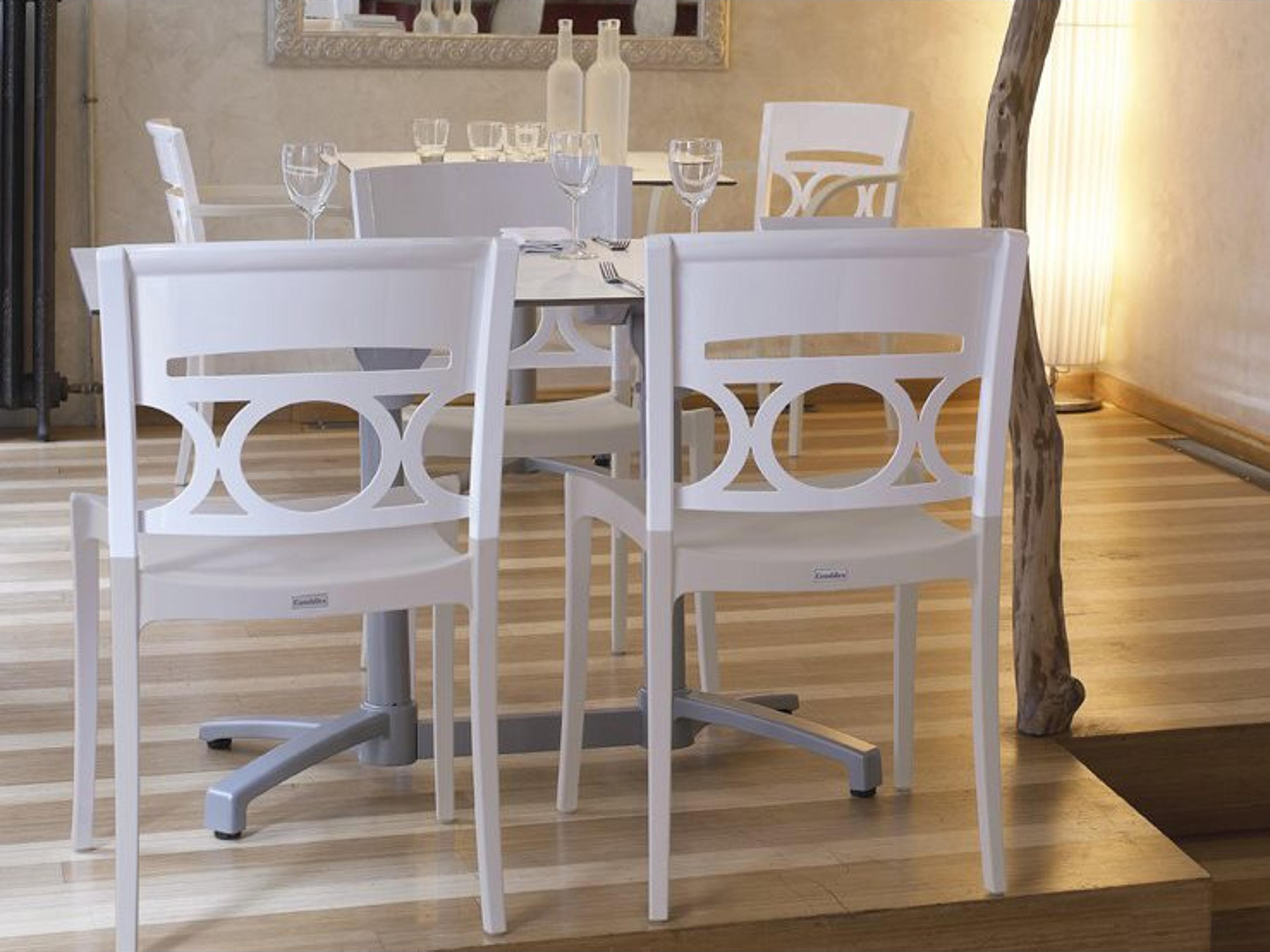 Moon Resin Glacier White/Linen Outdoor Dining Set