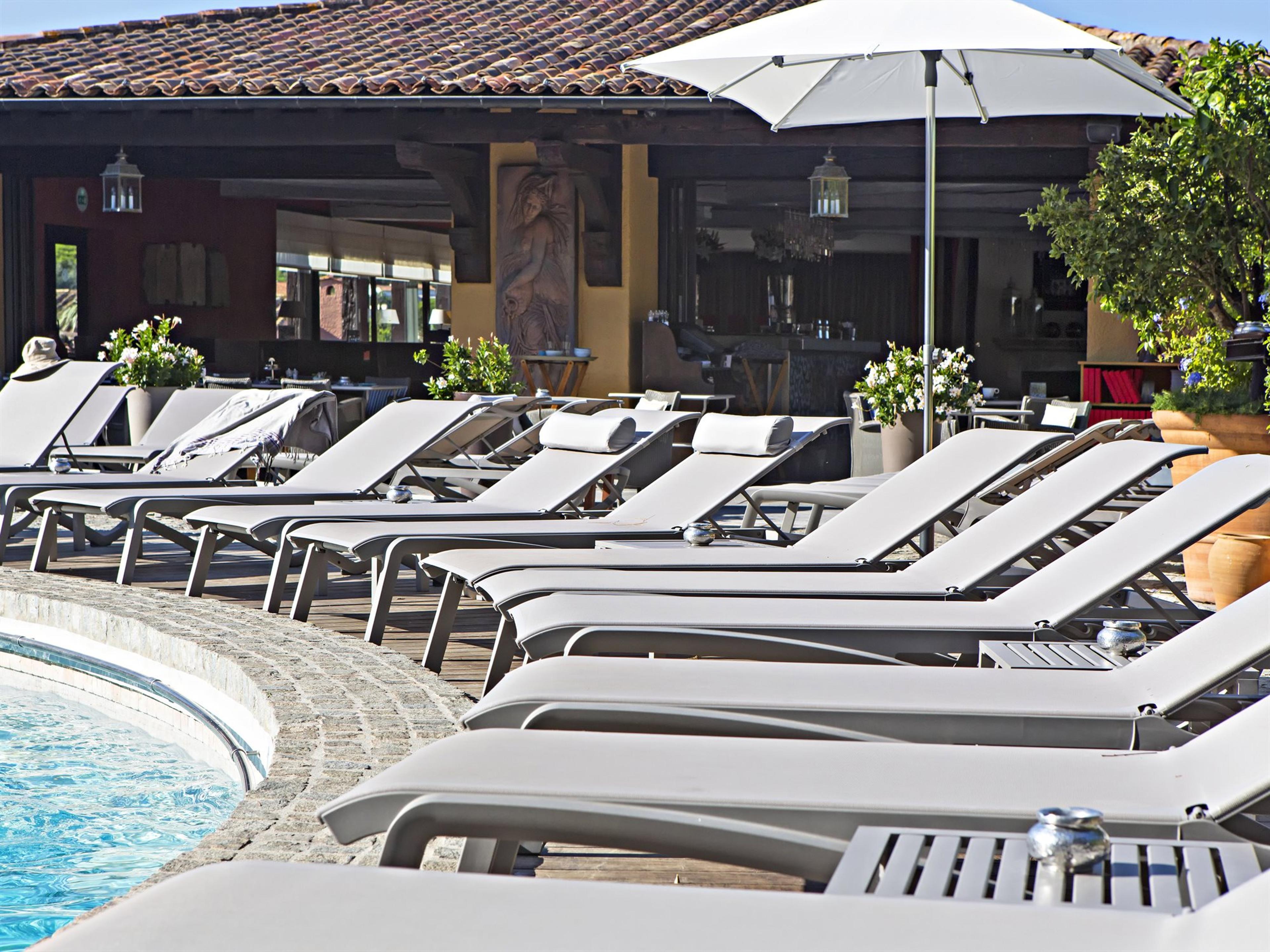 Grosfillex Sunset Platinum Gray Aluminum Sling Patio Lounge Set in Gray