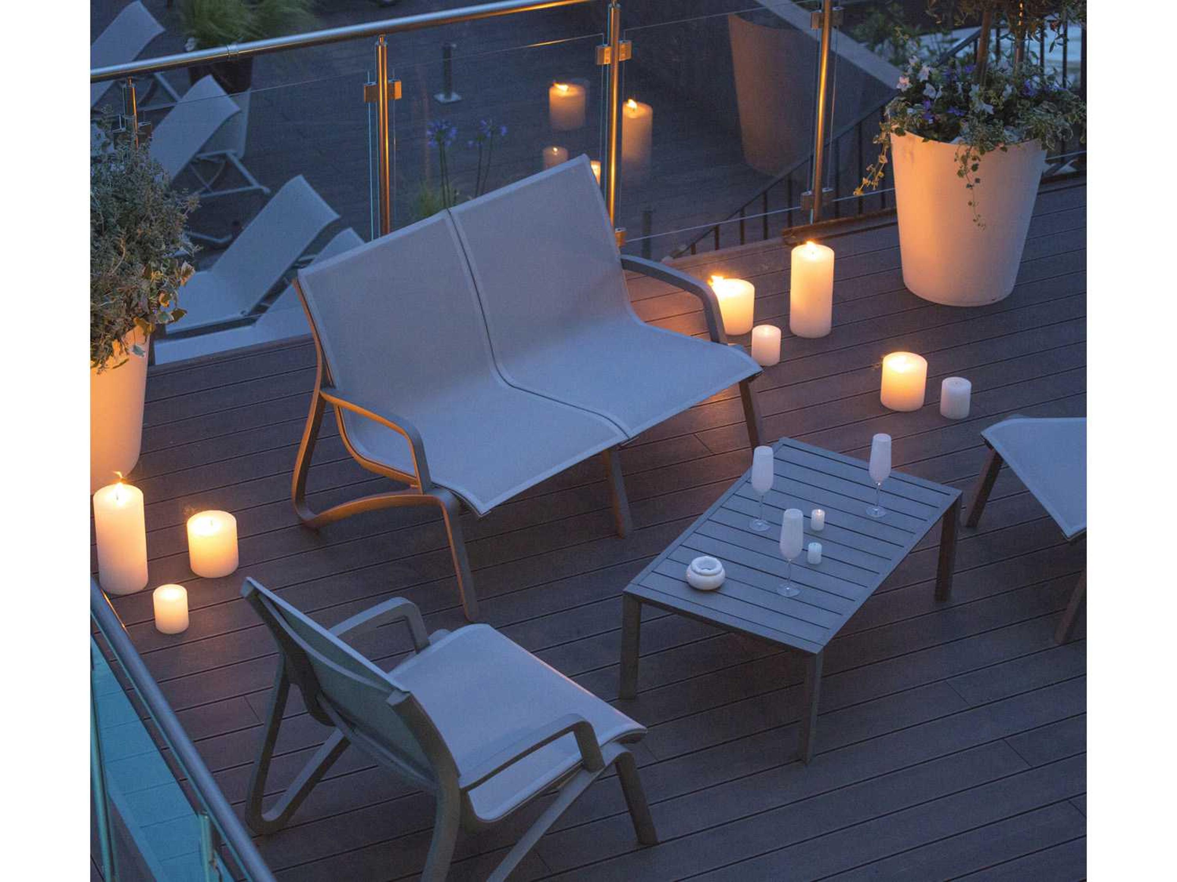 Grosfillex Sunset Sling Aluminum Resin Volcanic Black Patio Lounge Chair in Gray