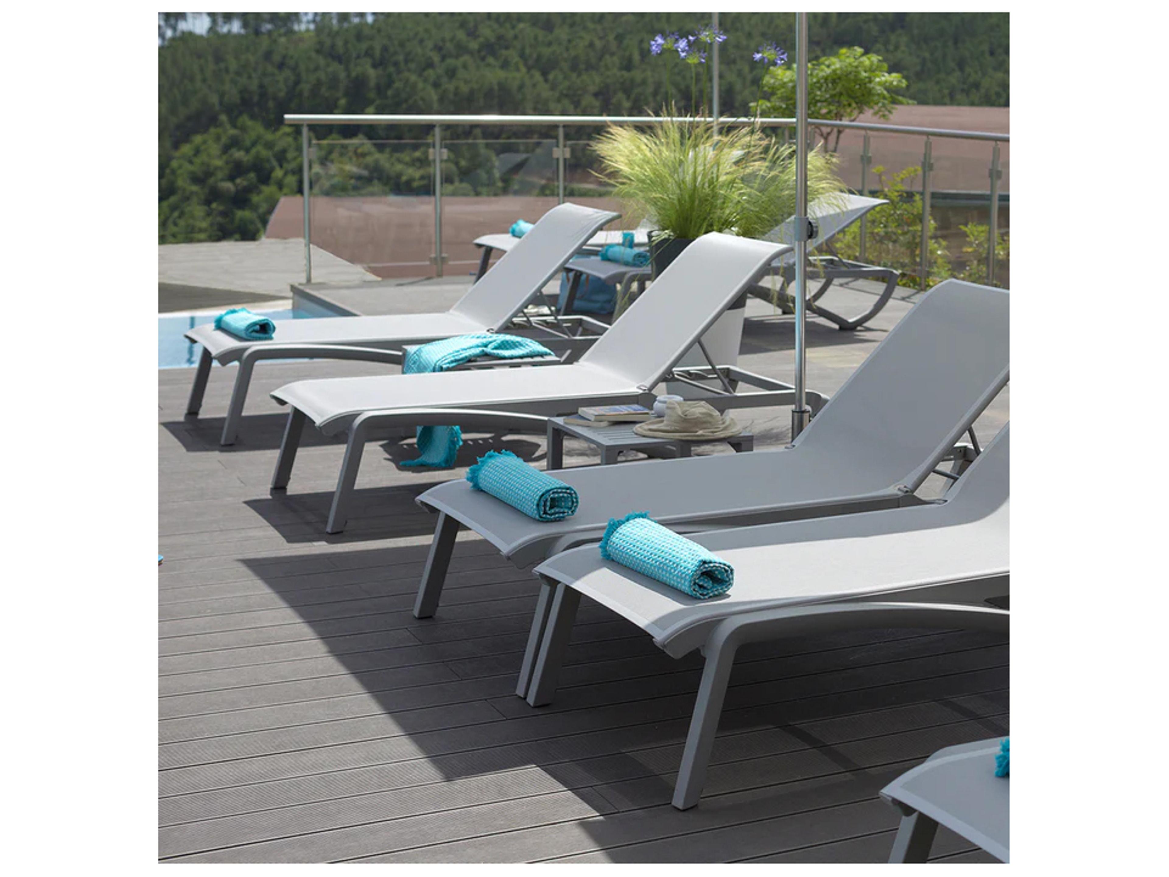 Grosfillex Sunset Aluminum Resin Platinum Gray Patio Chaise Lounge in Solid Platinum Gray