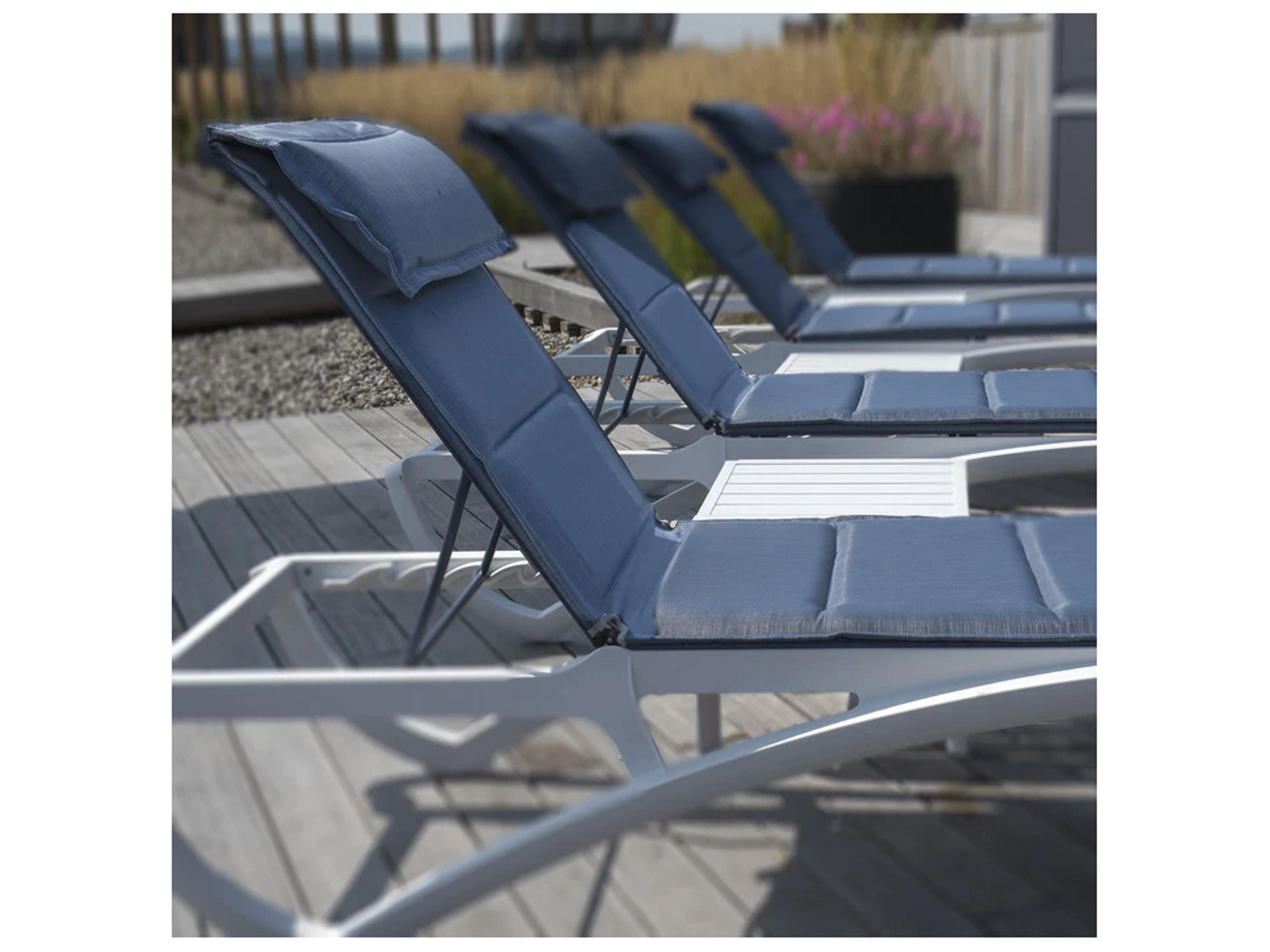 Grosfillex Sunset Sling Aluminum Resin Glacier White Comfort Outdoor Patio Chaise Lounge in Madras Blue