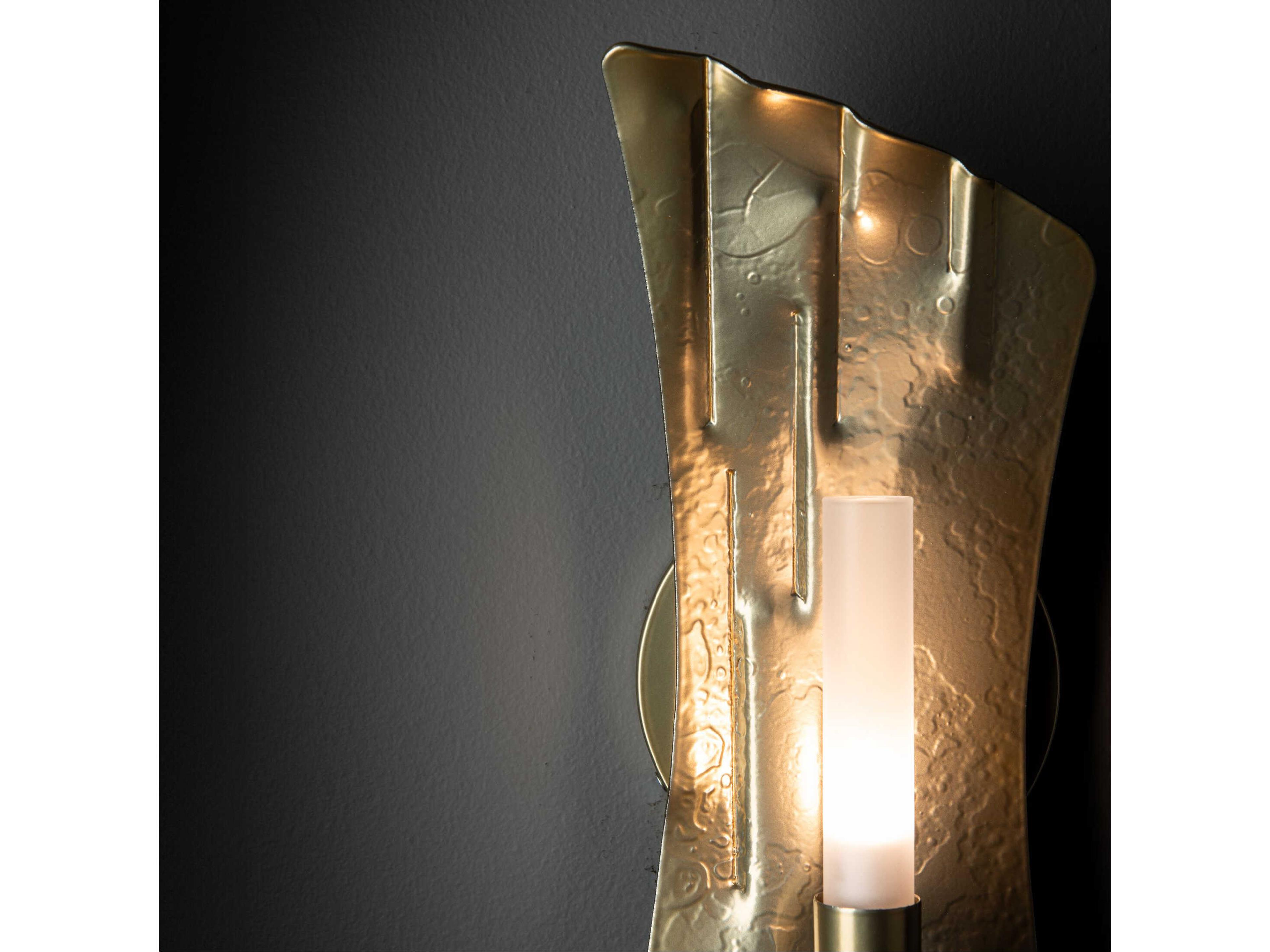 Hubbardton Forge Crest 1-Light Wall Sconce