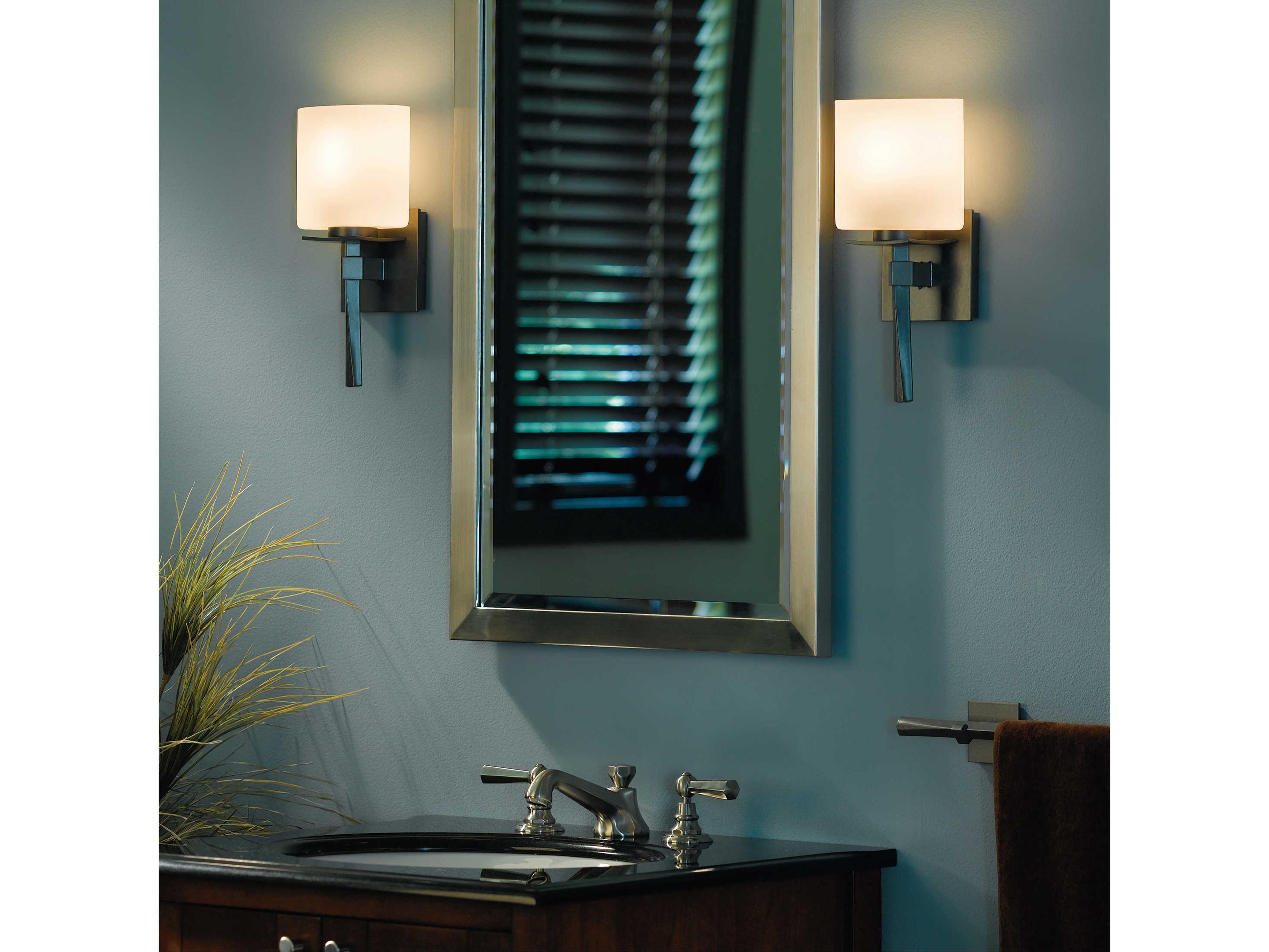 Hubbardton Forge Beacon Hall 1-Light Glass Wall Sconce