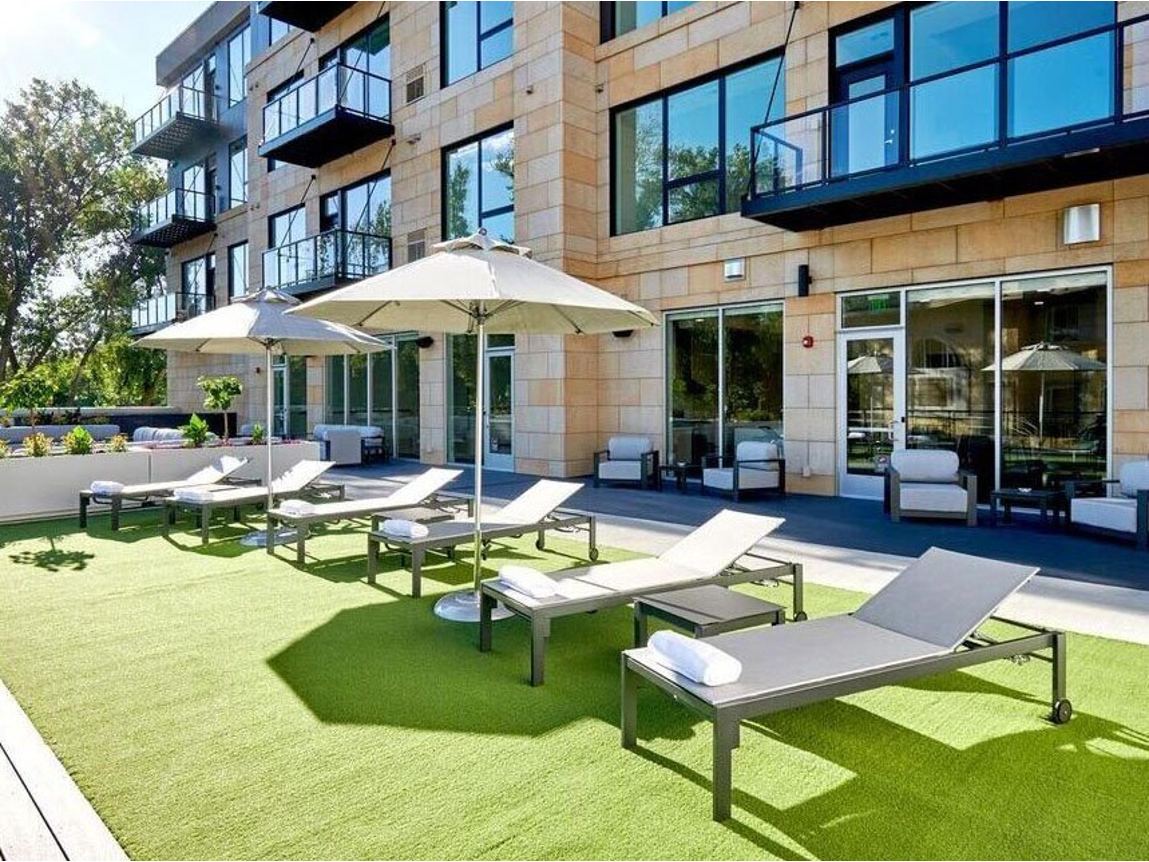 Allure Sling Lounge Set