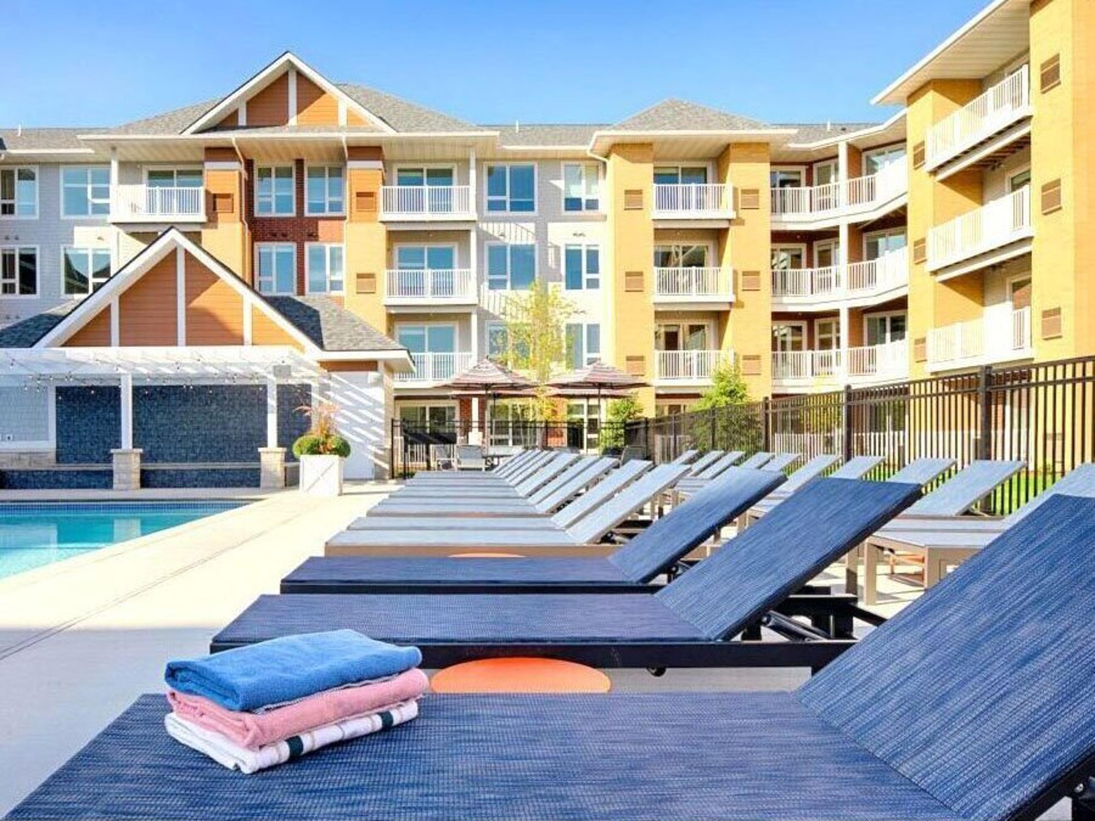 Allure Sling Lounge Set