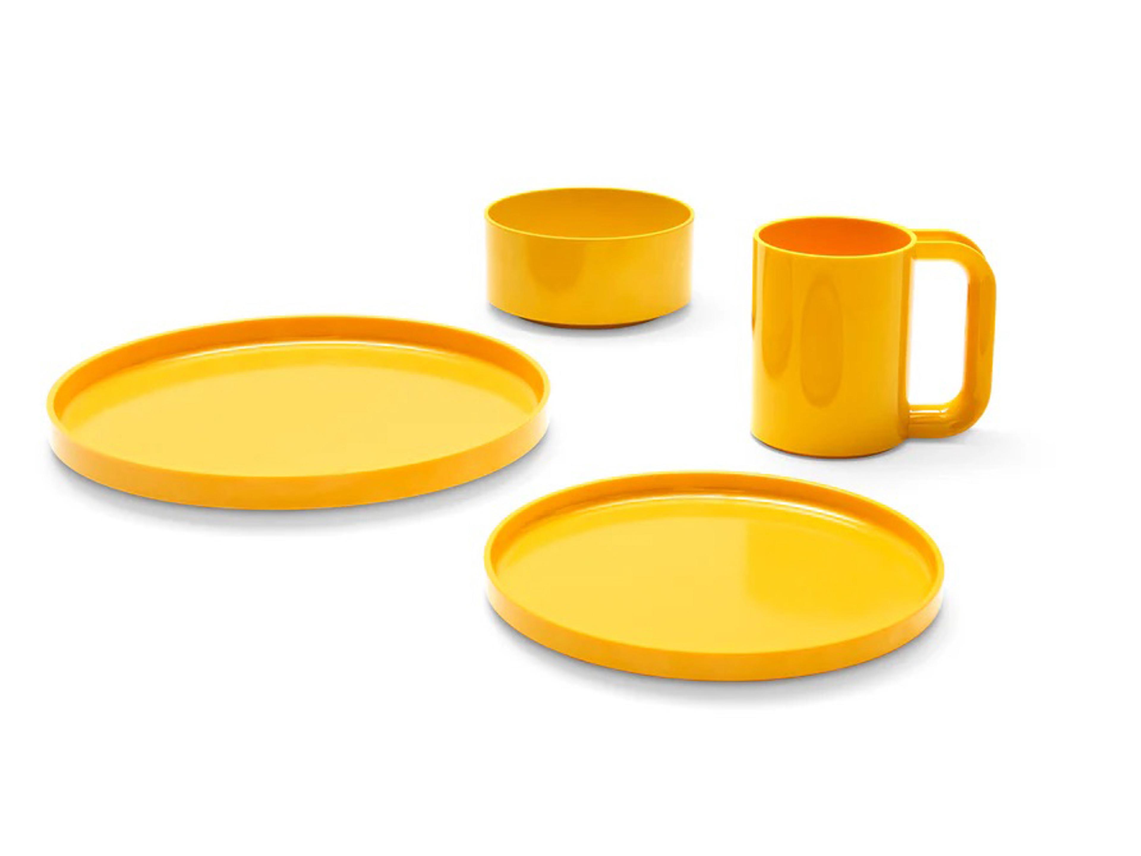 Heller Outdoor Max Yellow Dinnerware Kit 24 (6 dinner plates, 6 salad plates, 6 bowls, 6 mugs)