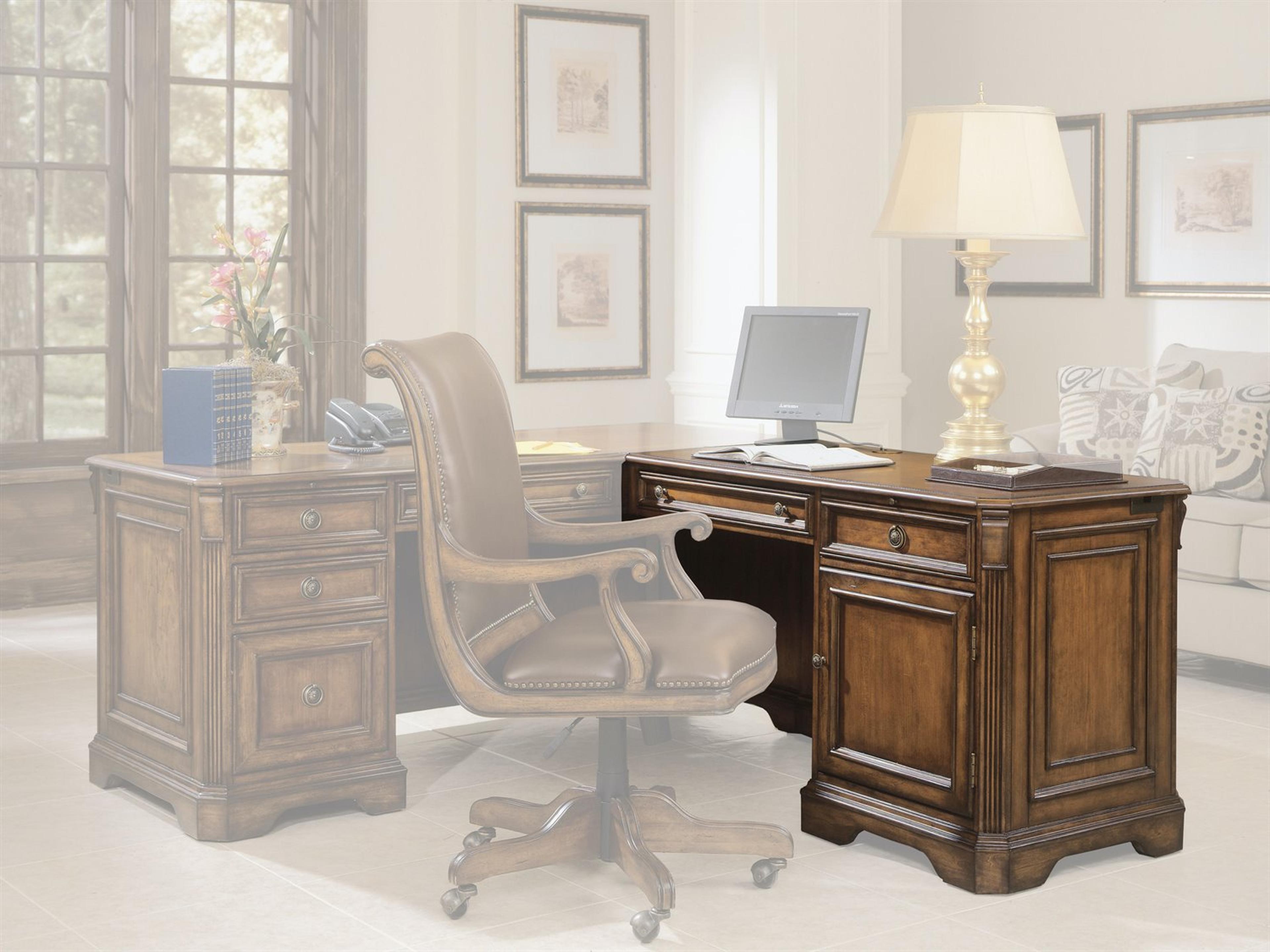 Brookhaven Right Pedestal Return Desk in Distressed Medium Clear Cherry