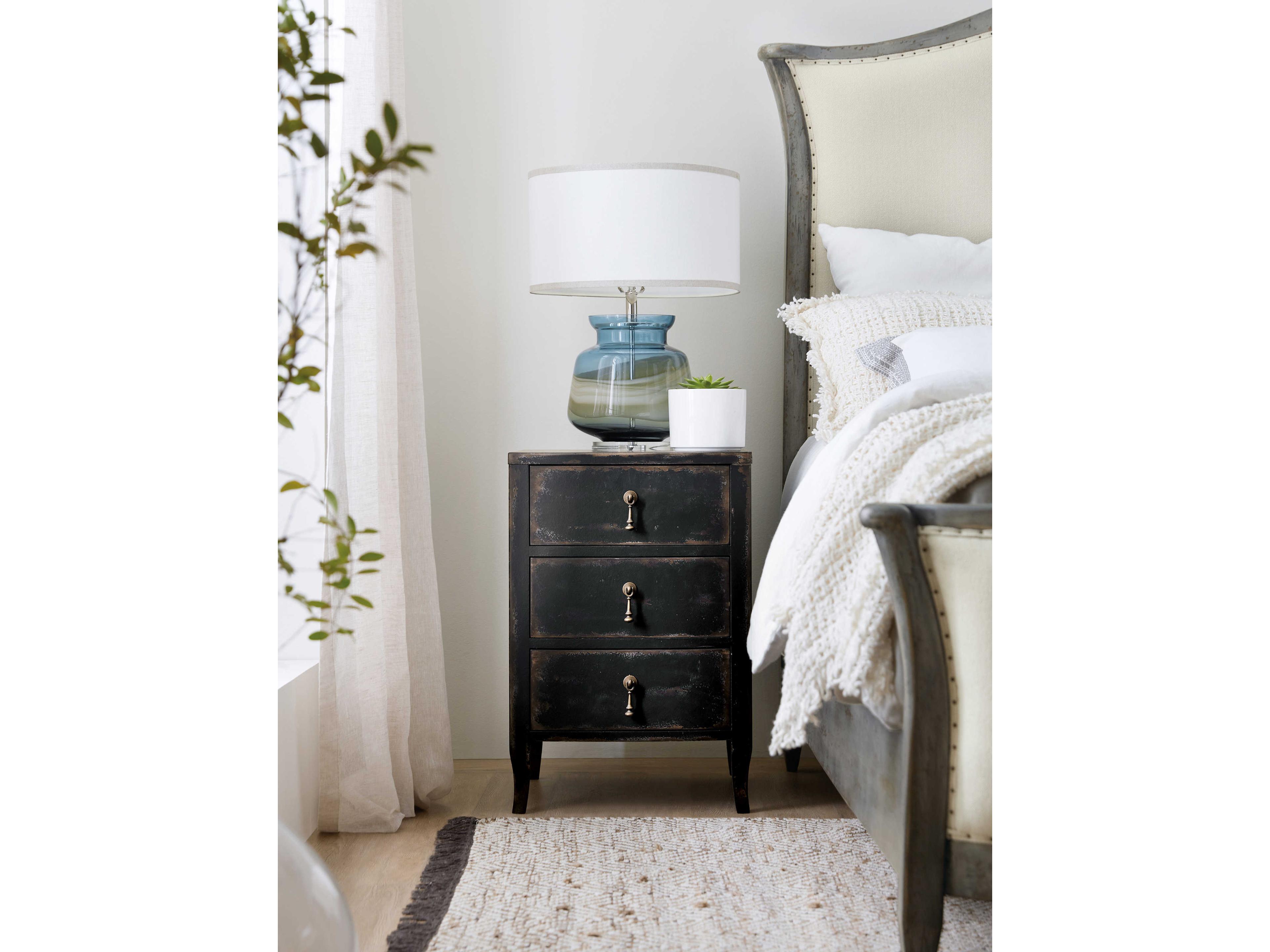 Hooker Furniture Ciao Bella 3-Drawers Hardwood Nightstand