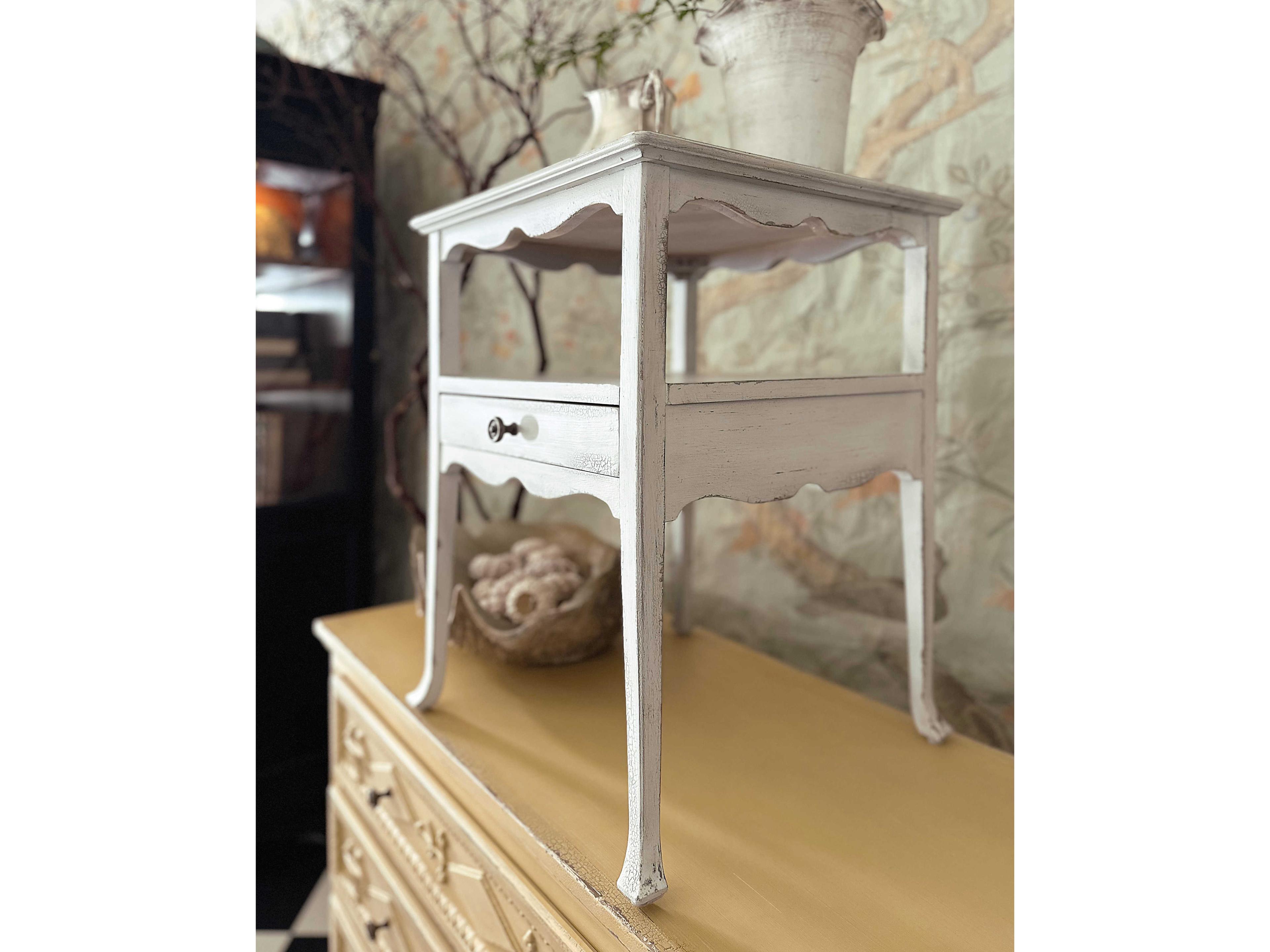 Hooker Furniture Charleston Square Wood Magnolia White End Table