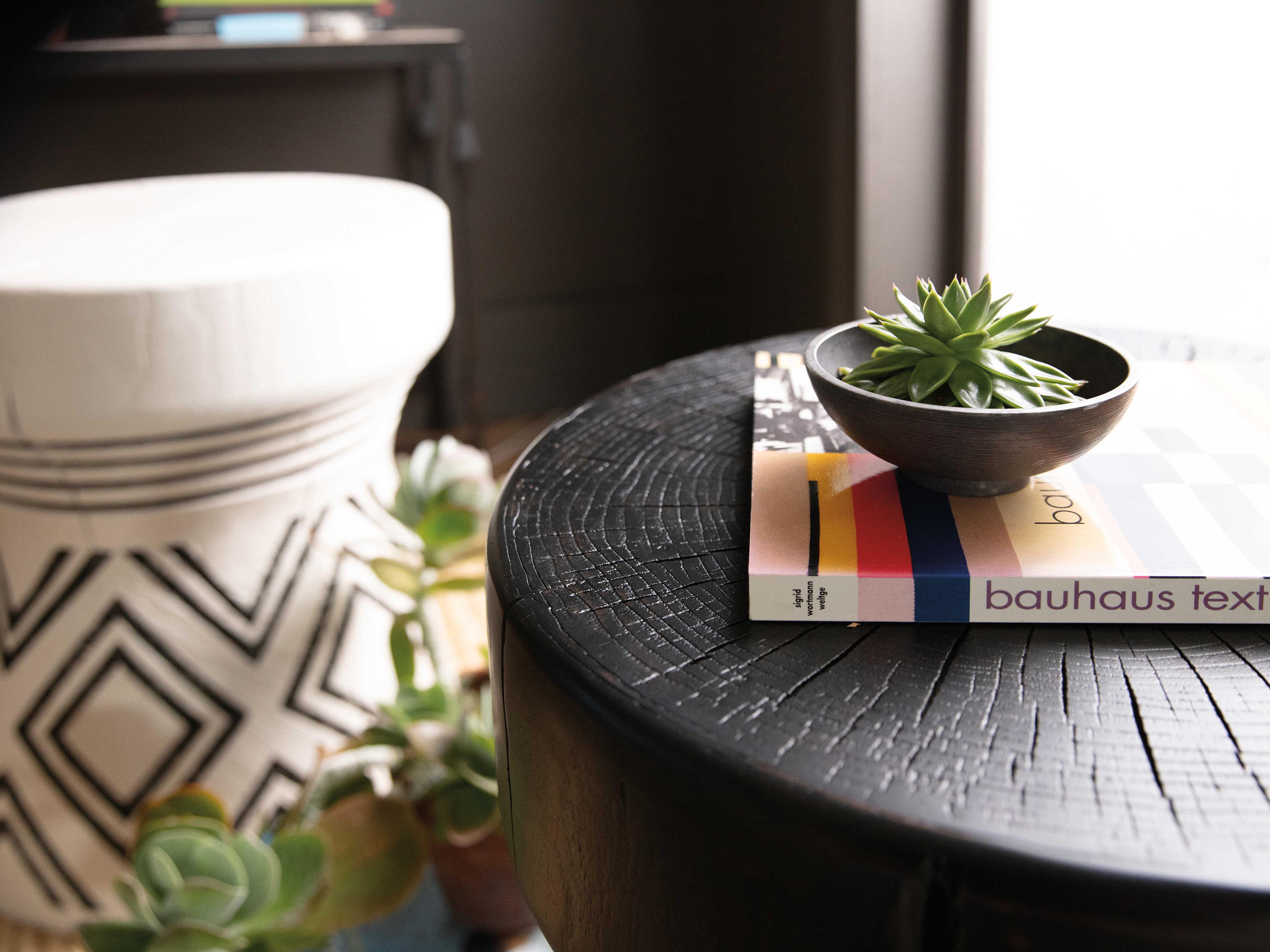 Hooker Furniture Commerce And Market Carved Stump Round Resin White End Table