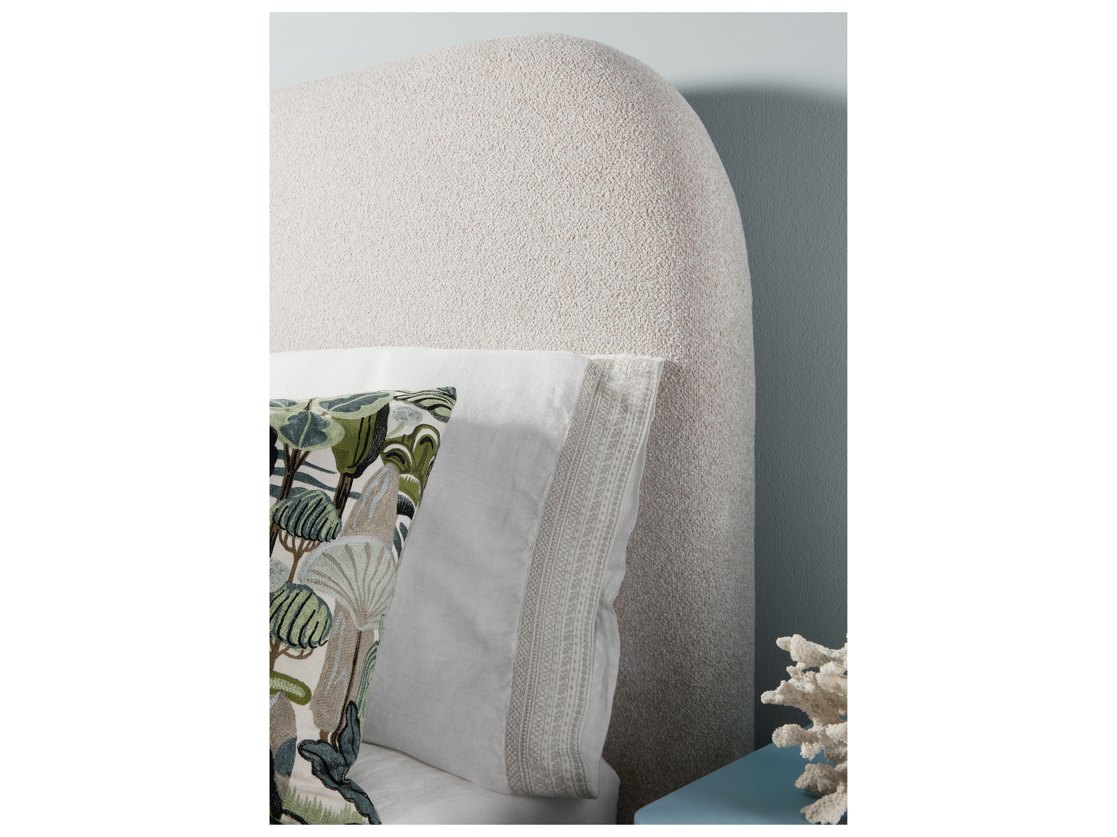 Hooker Furniture Commerce and Market Bridget Queen Upholstered Bed