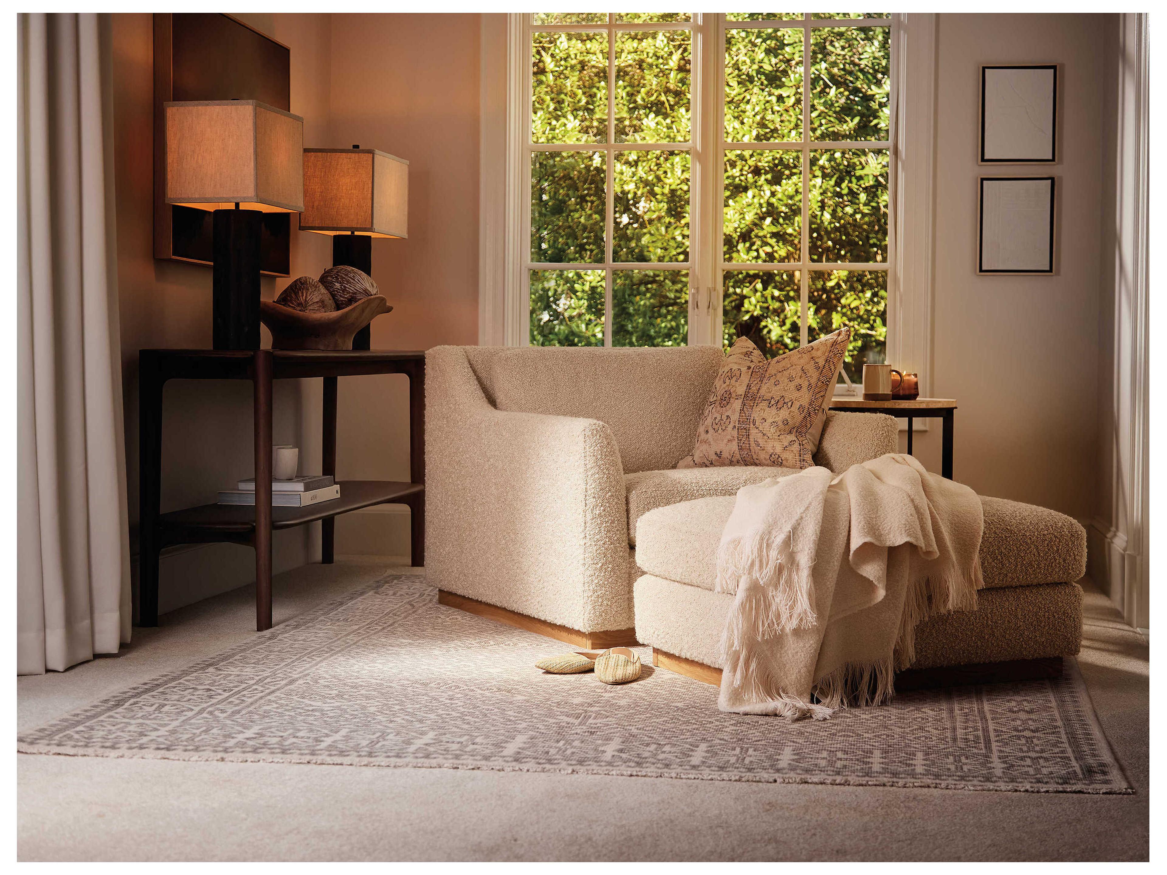 Hooker Furniture Lynx Round Marble Dark Bronze End Table