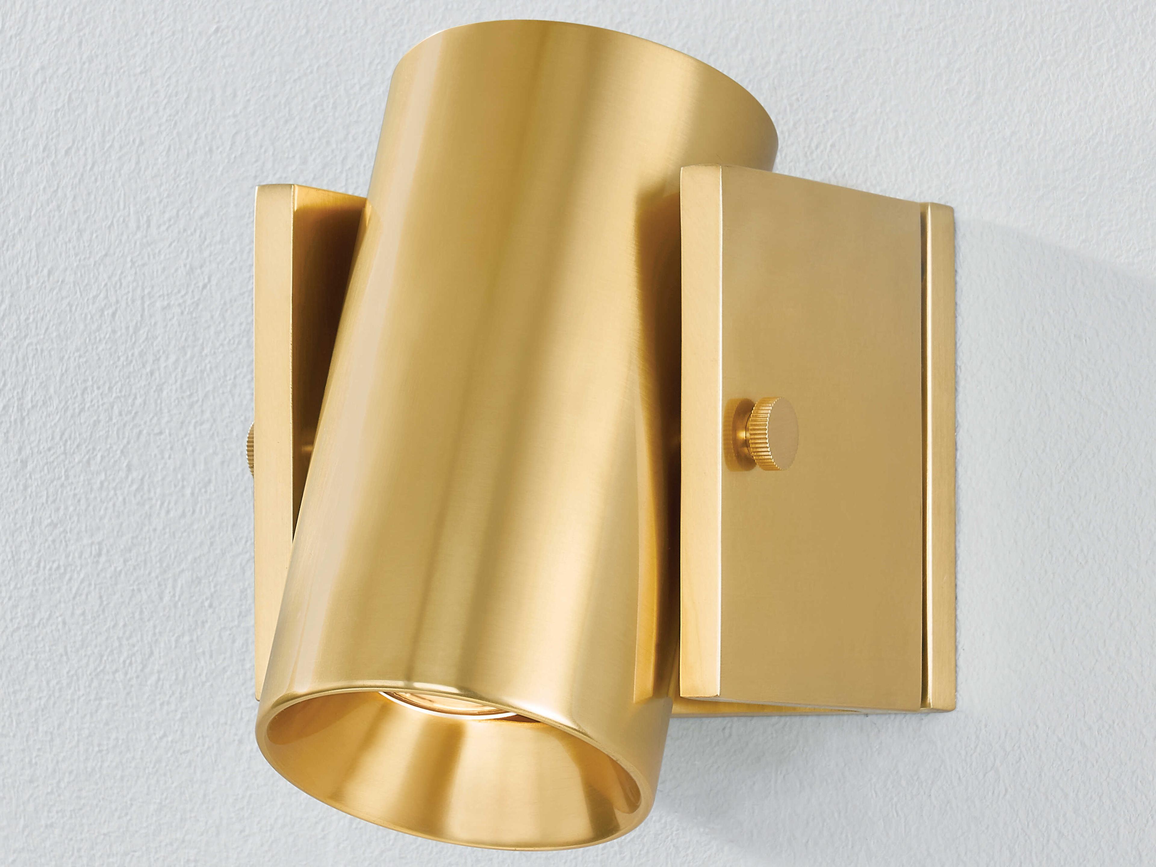 Hudson Valley Nowra 1-Light Aged Brass Wall Sconce