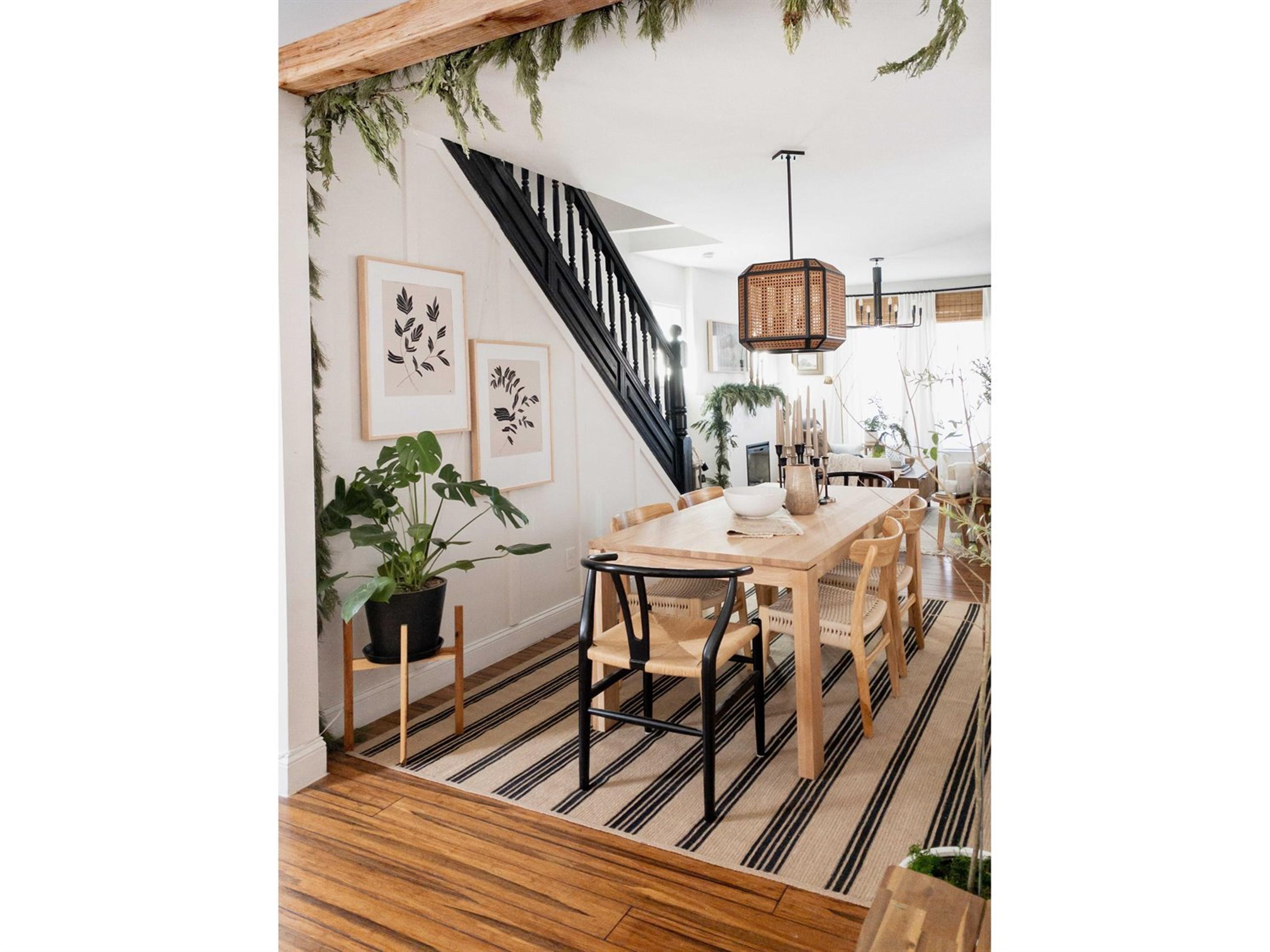 Hudson Valley Georgia 8-Light Old Bronze LED Pendant