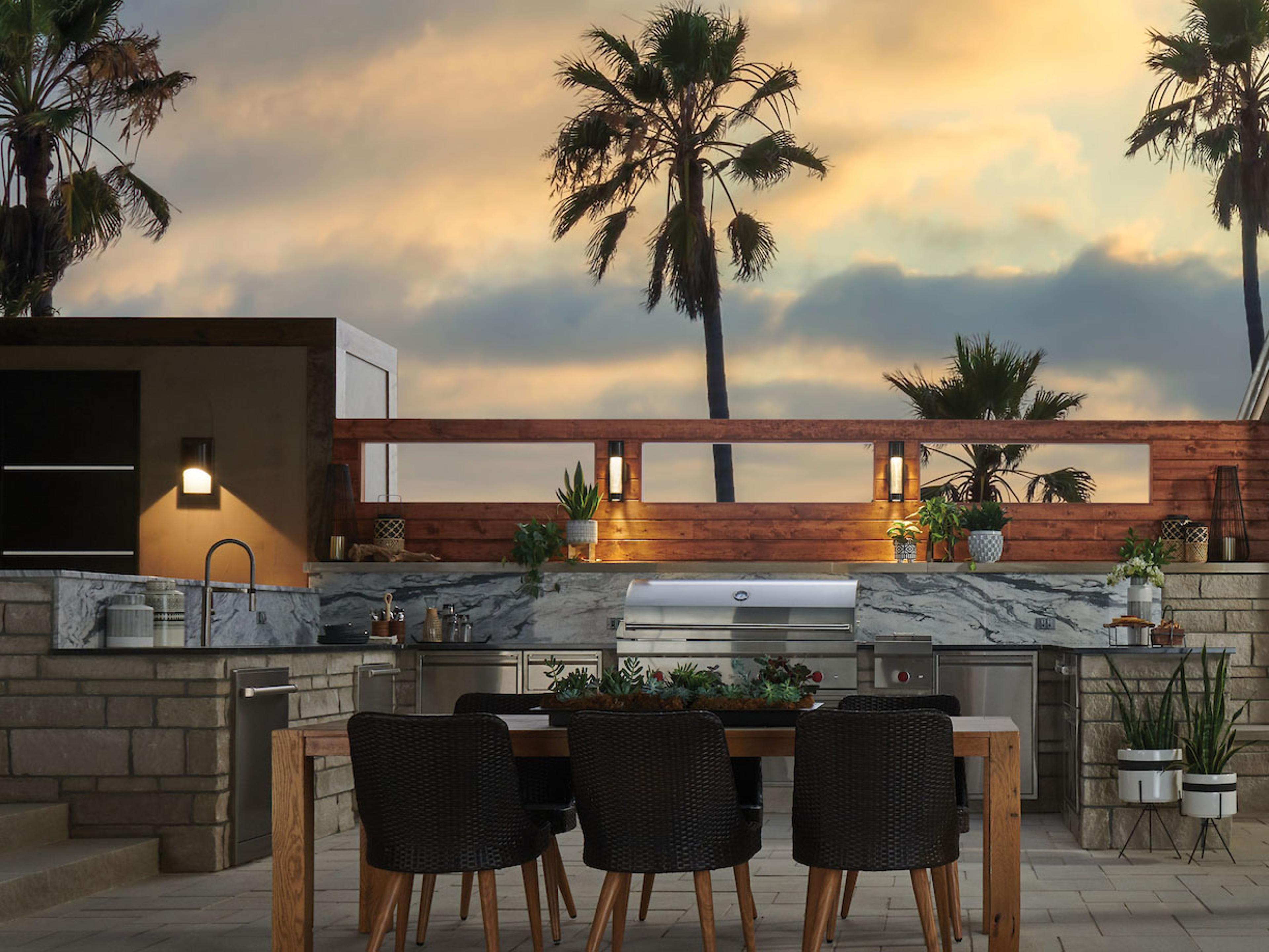 Hinkley Mist Outdoor Wall Light