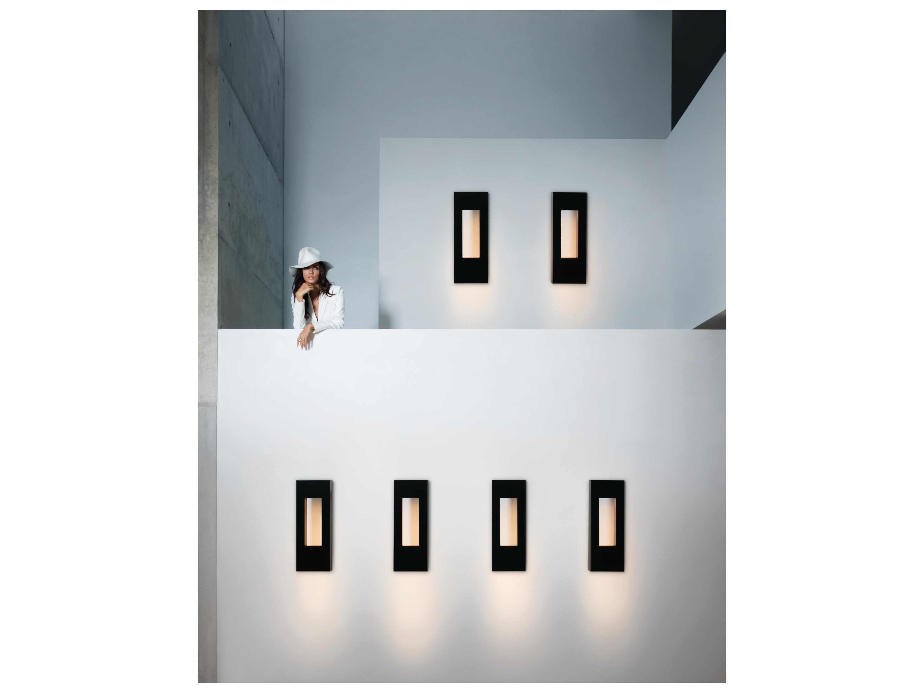 Hinkley Atlantis 2 - Light Outdoor Wall Light