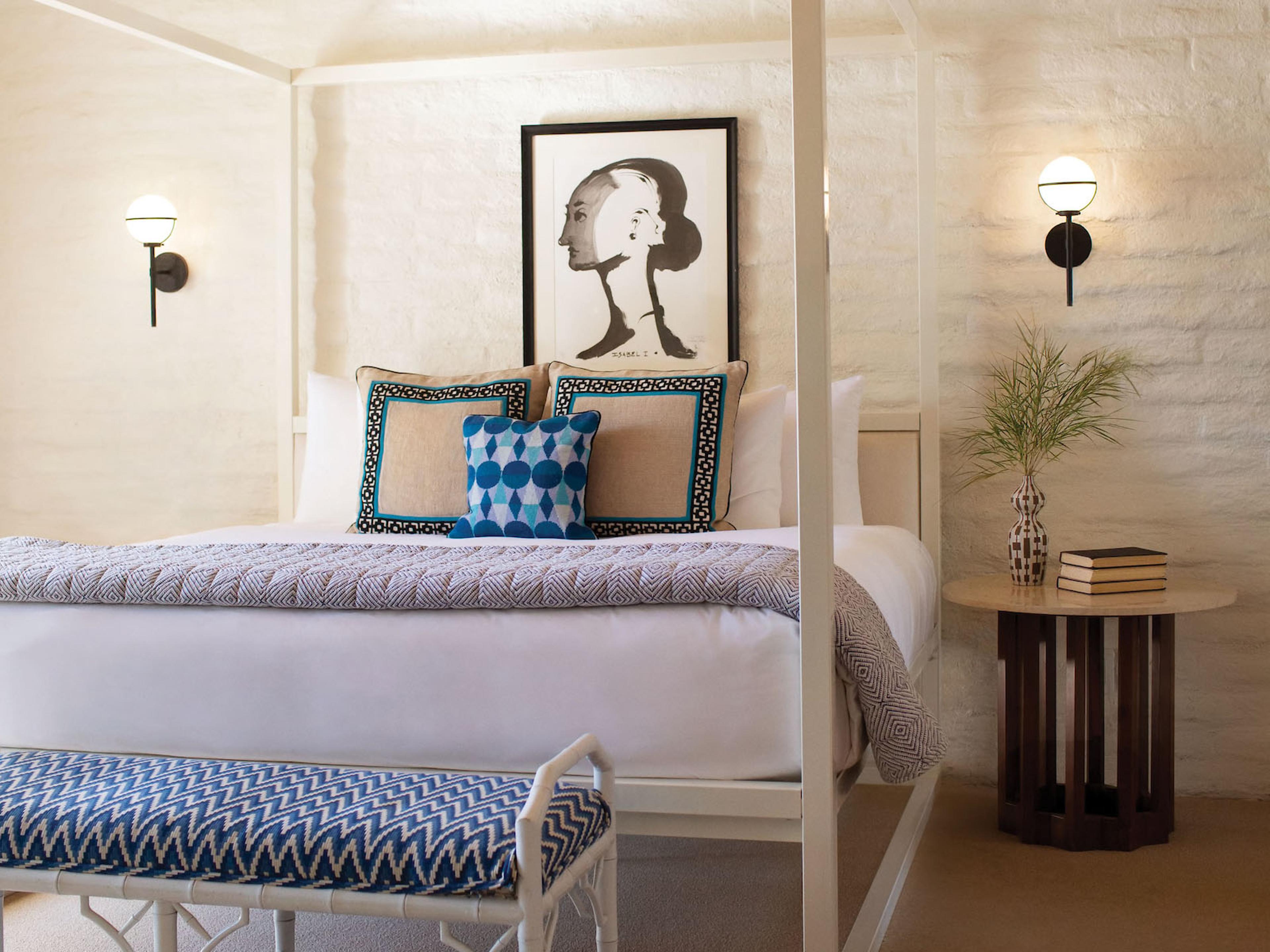 Hinkley Hollis 1-Light Black Glass LED Wall Sconce