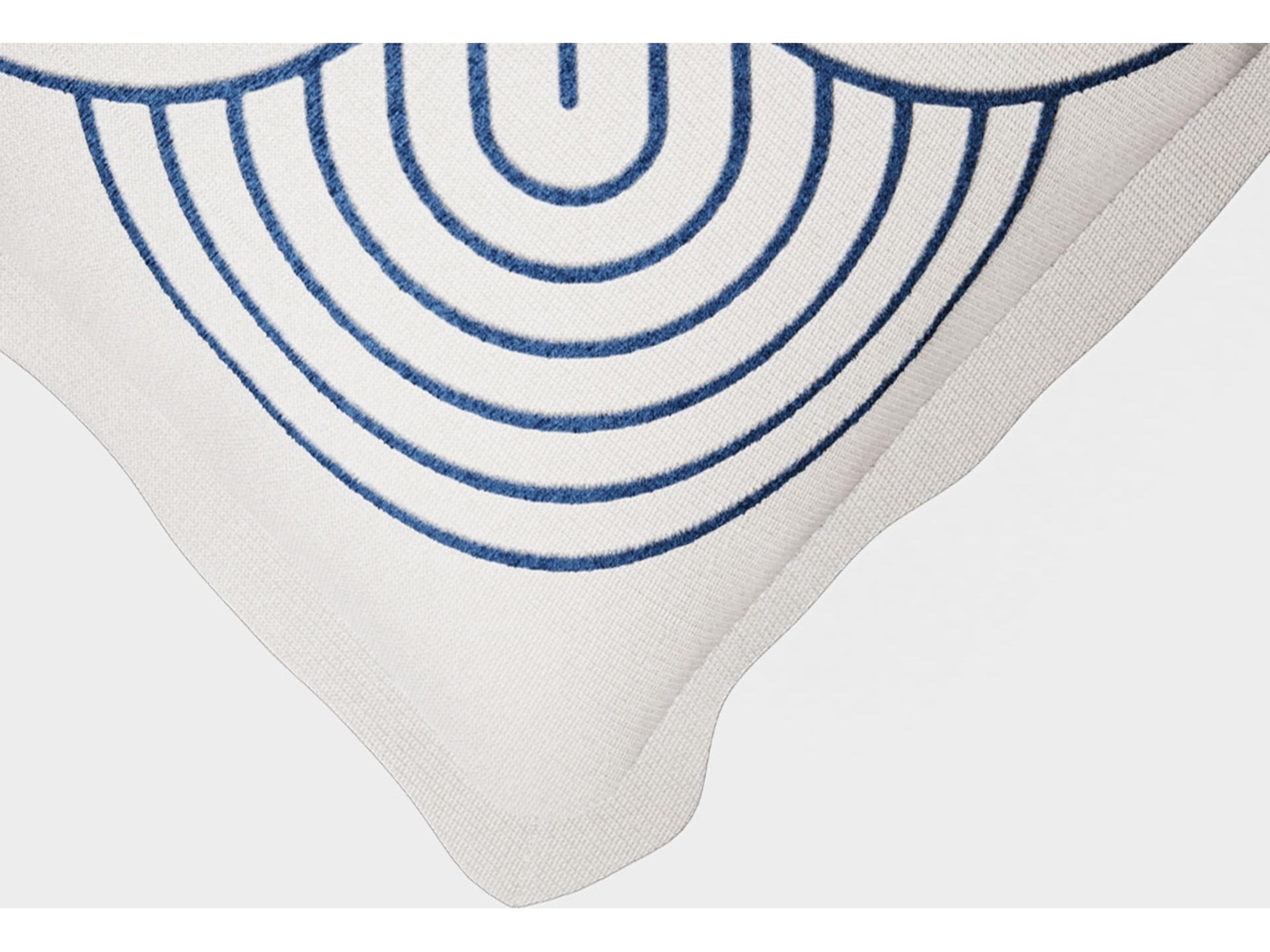 Jensen Outdoor Performance Plume Embroidery 20" x 20" Spiral - Ivory/Indigo