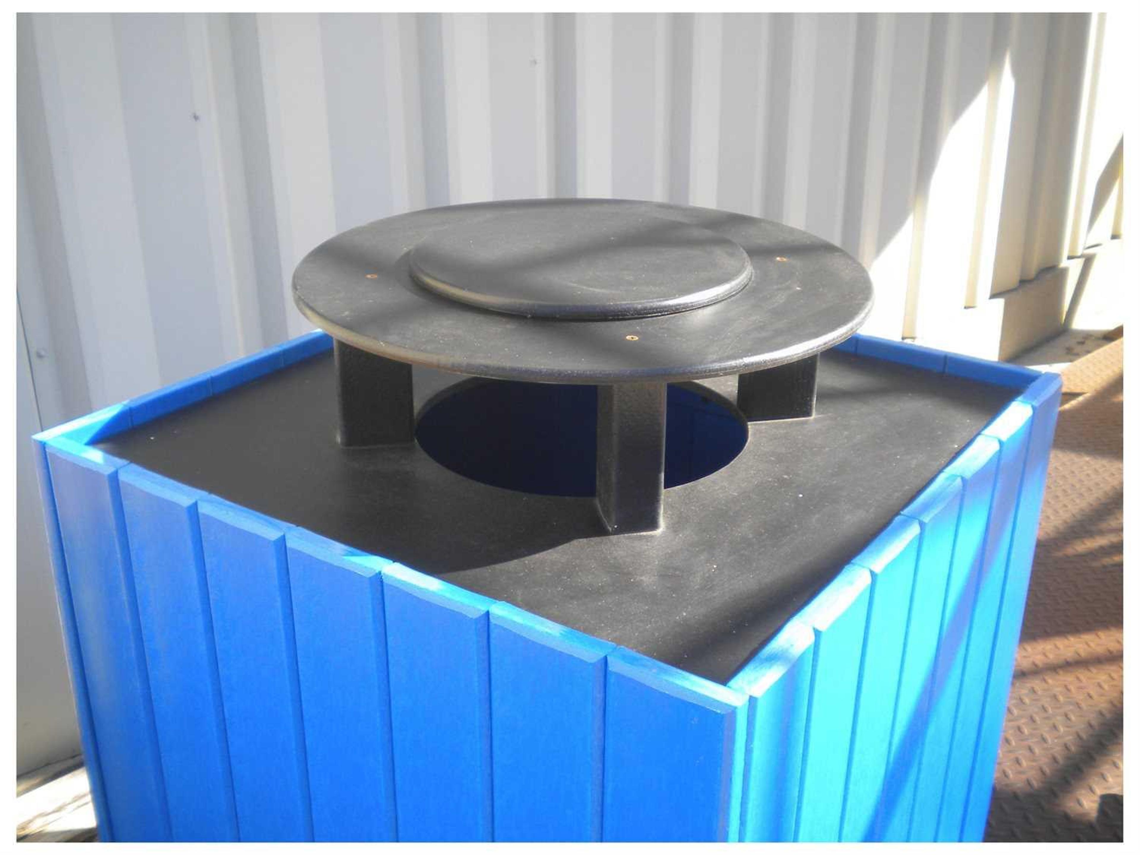 Frog Furnishings Accessories Recycled Plastic Black 32 Gallon Square Rain Bonnet Lid