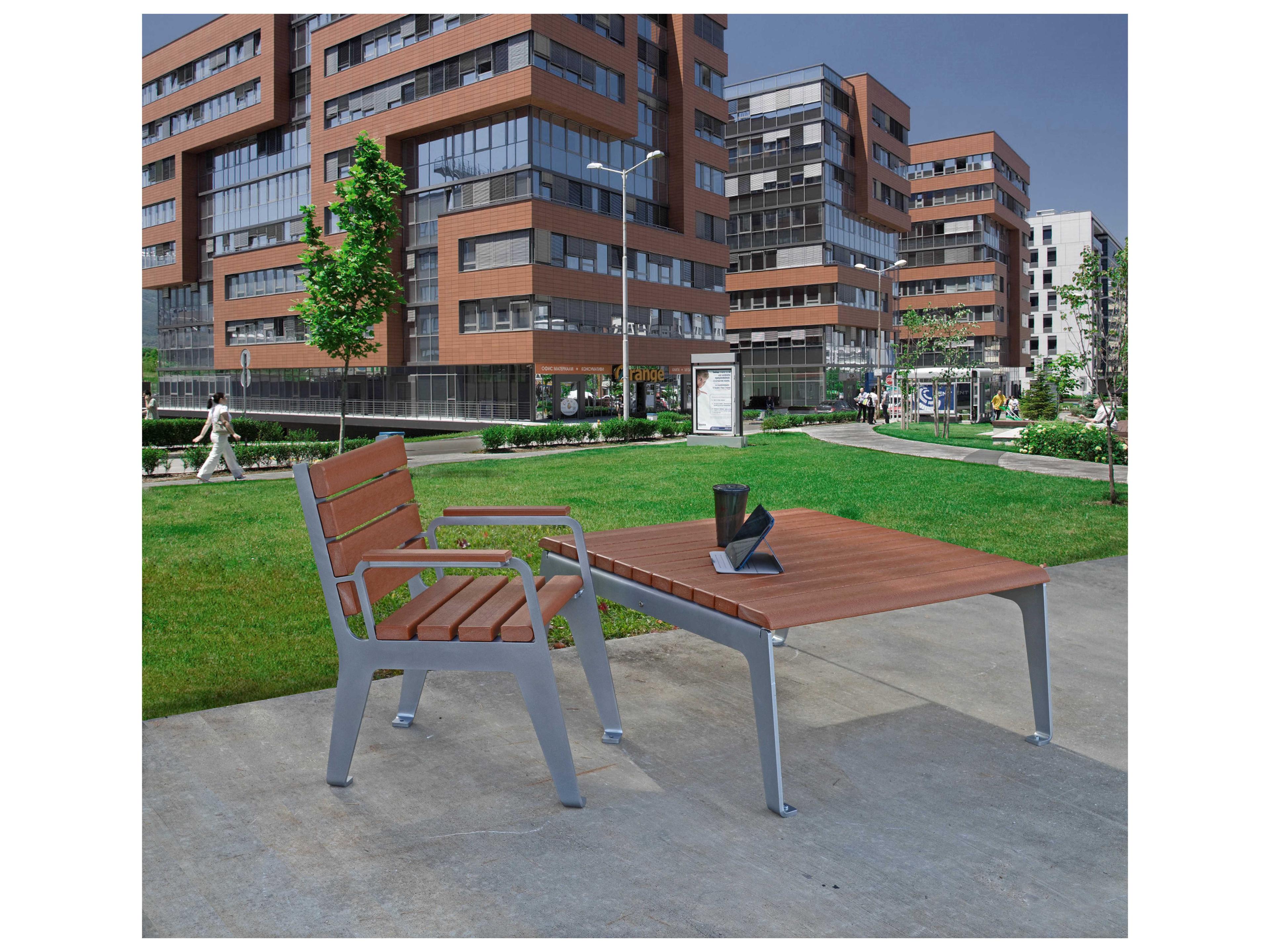 Frog Furnishings Plaza Steel Rectangular Outdoor Coffee Table