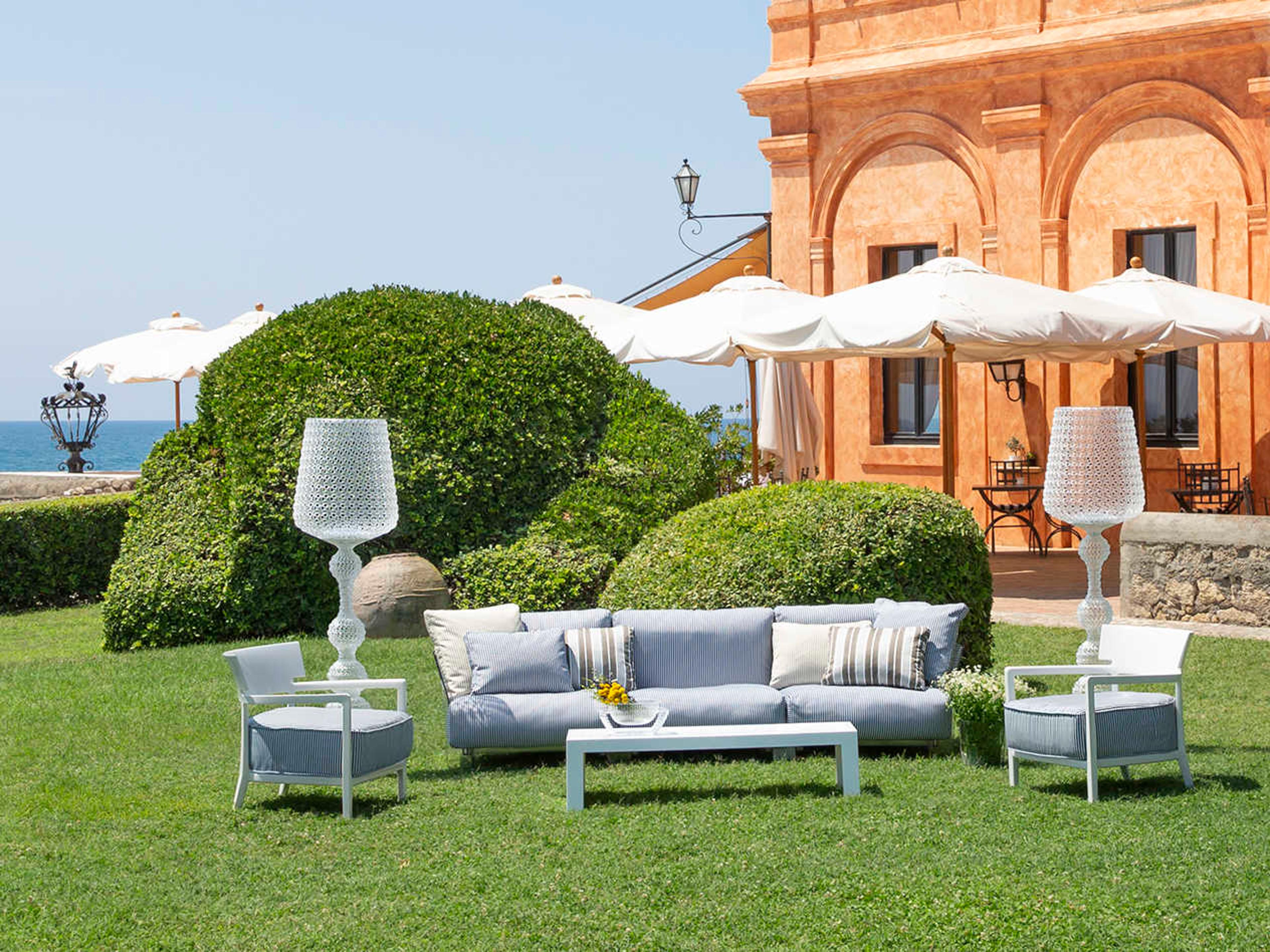 Kartell Outdoor Cara Ivory / Blue Resin Cushion Lounge Chair