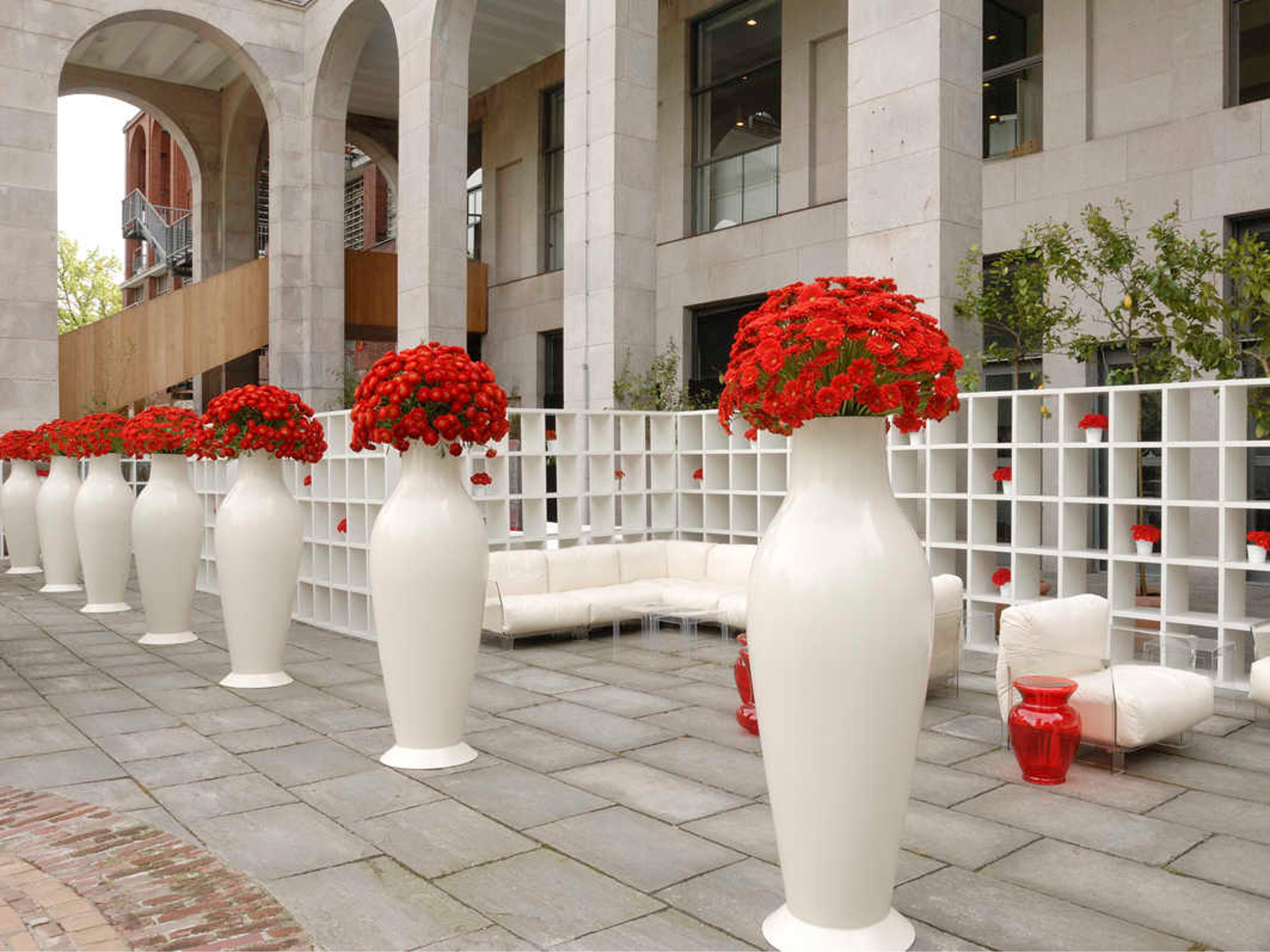 Kartell Outdoor Misses Glossy White 23'' Vase