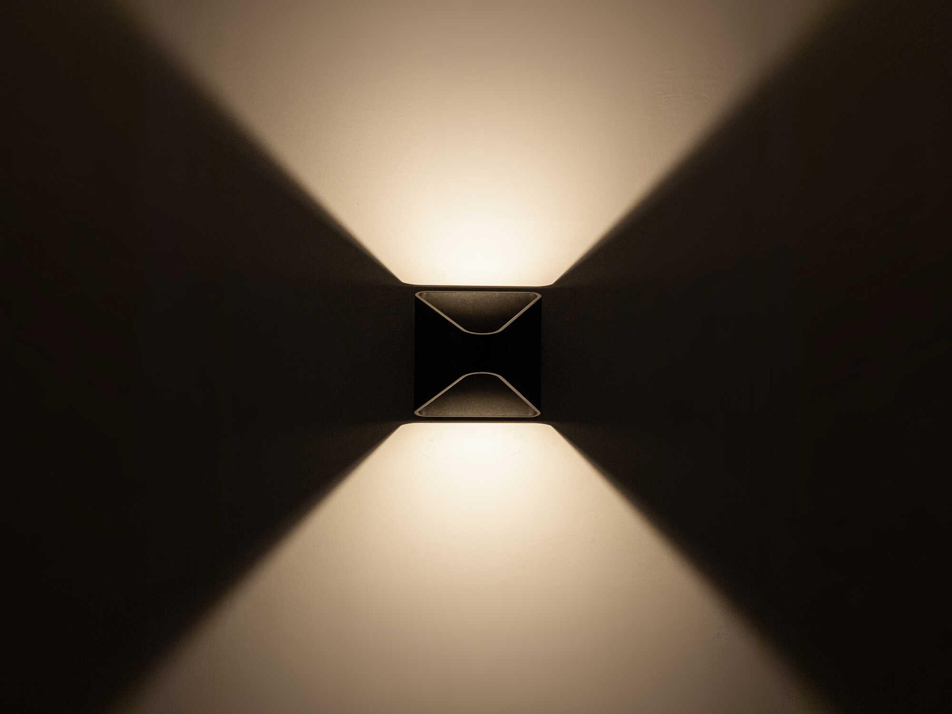 Kuzco Lighting Ellis Outdoor Wall Light