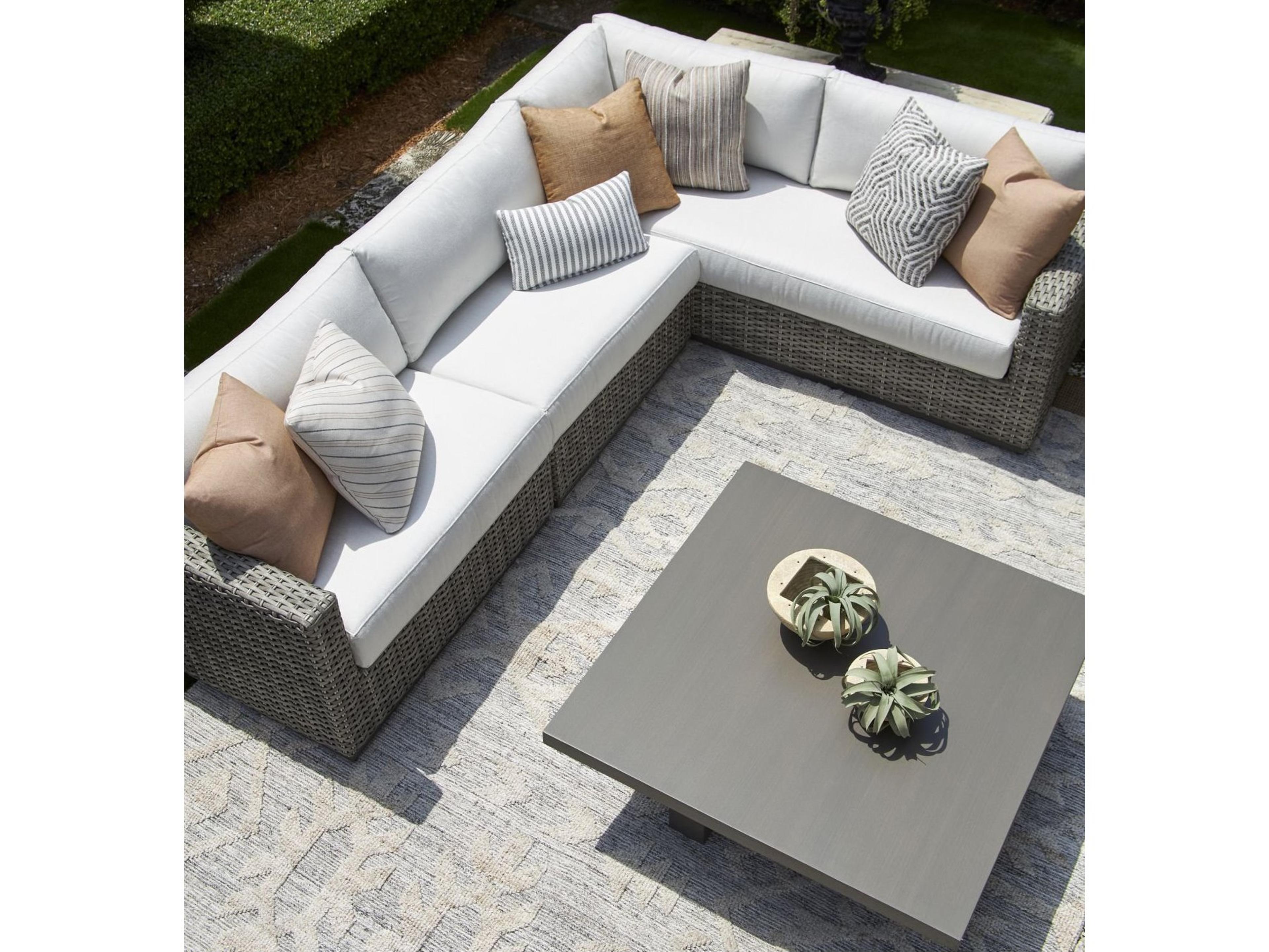 Hyannis Sectional Lounge Set