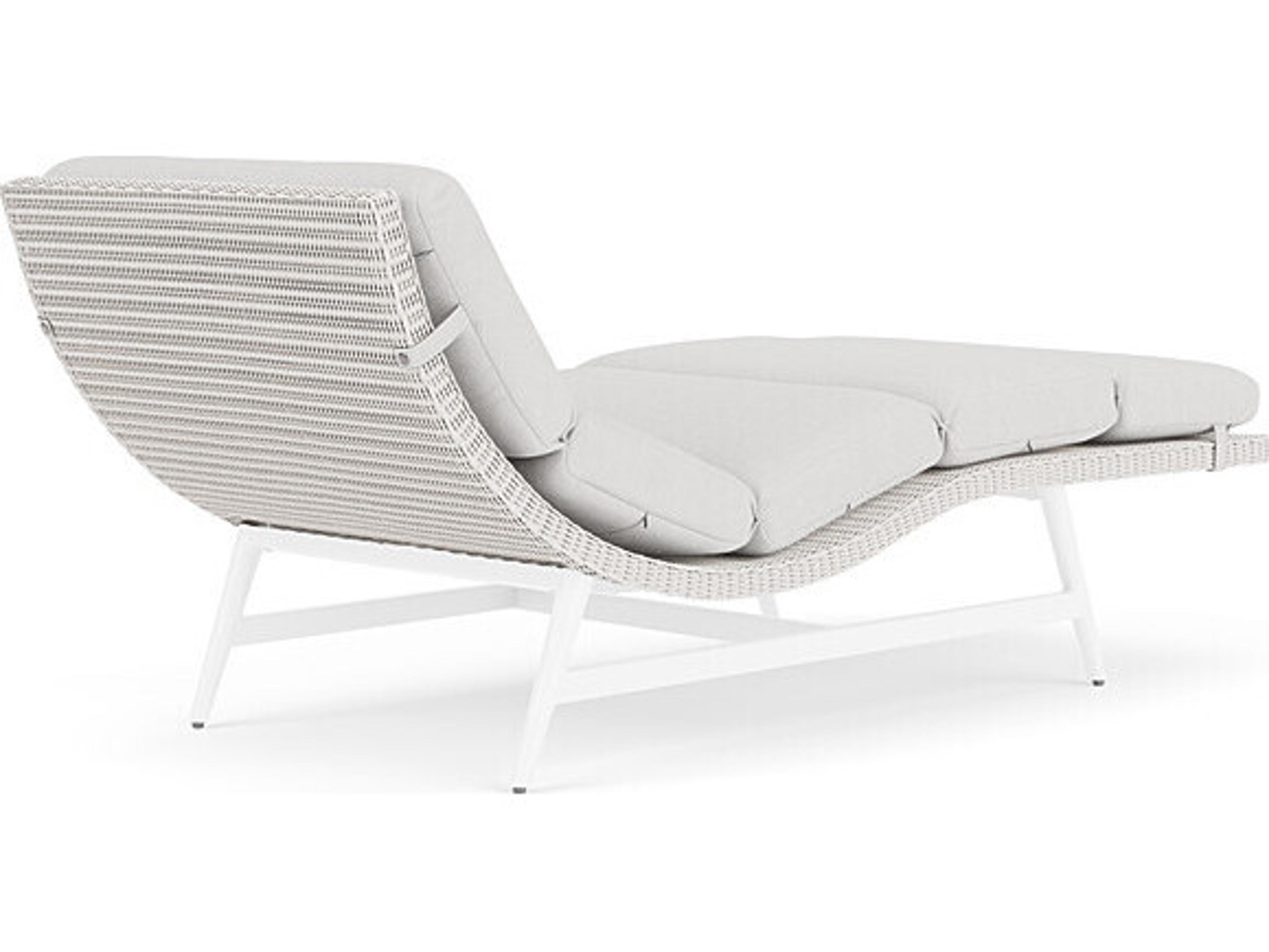 Lloyd Flanders Cascade Chaise Lounge