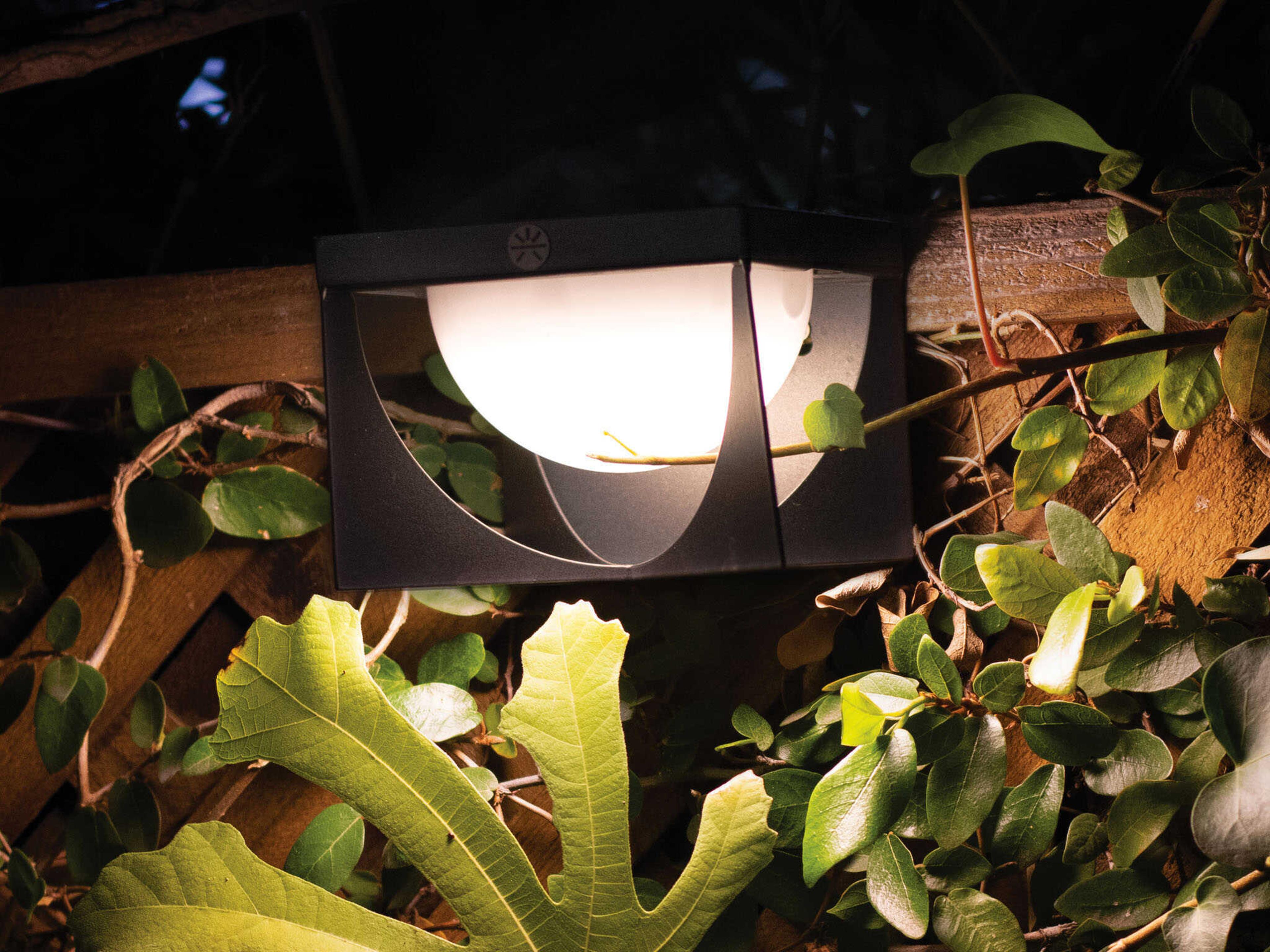 Les Jardins Flow 32-Light Outdoor Lamp